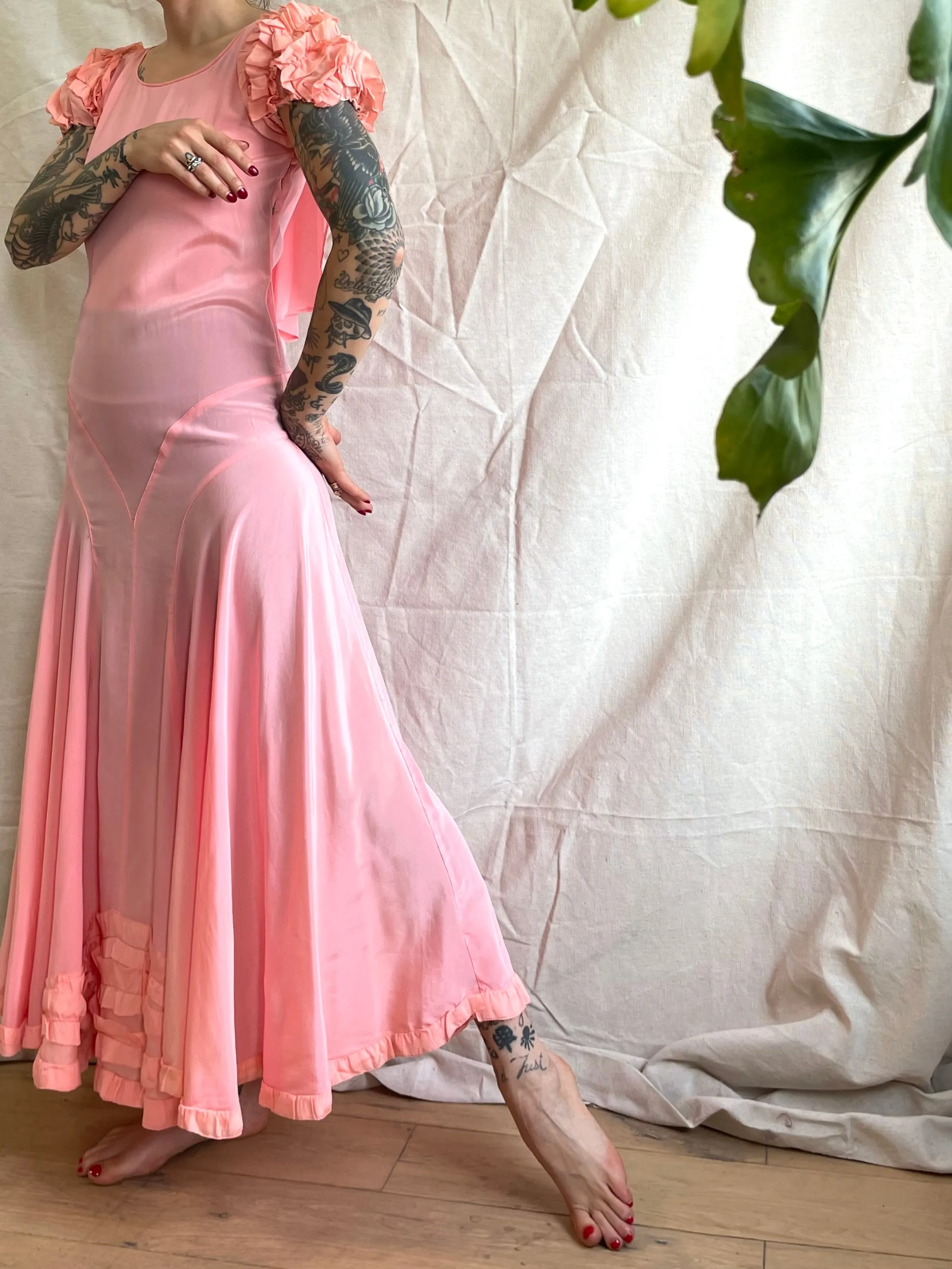 1920s/1930s Shocking Pink Ruffled Puff Sleeve Dress