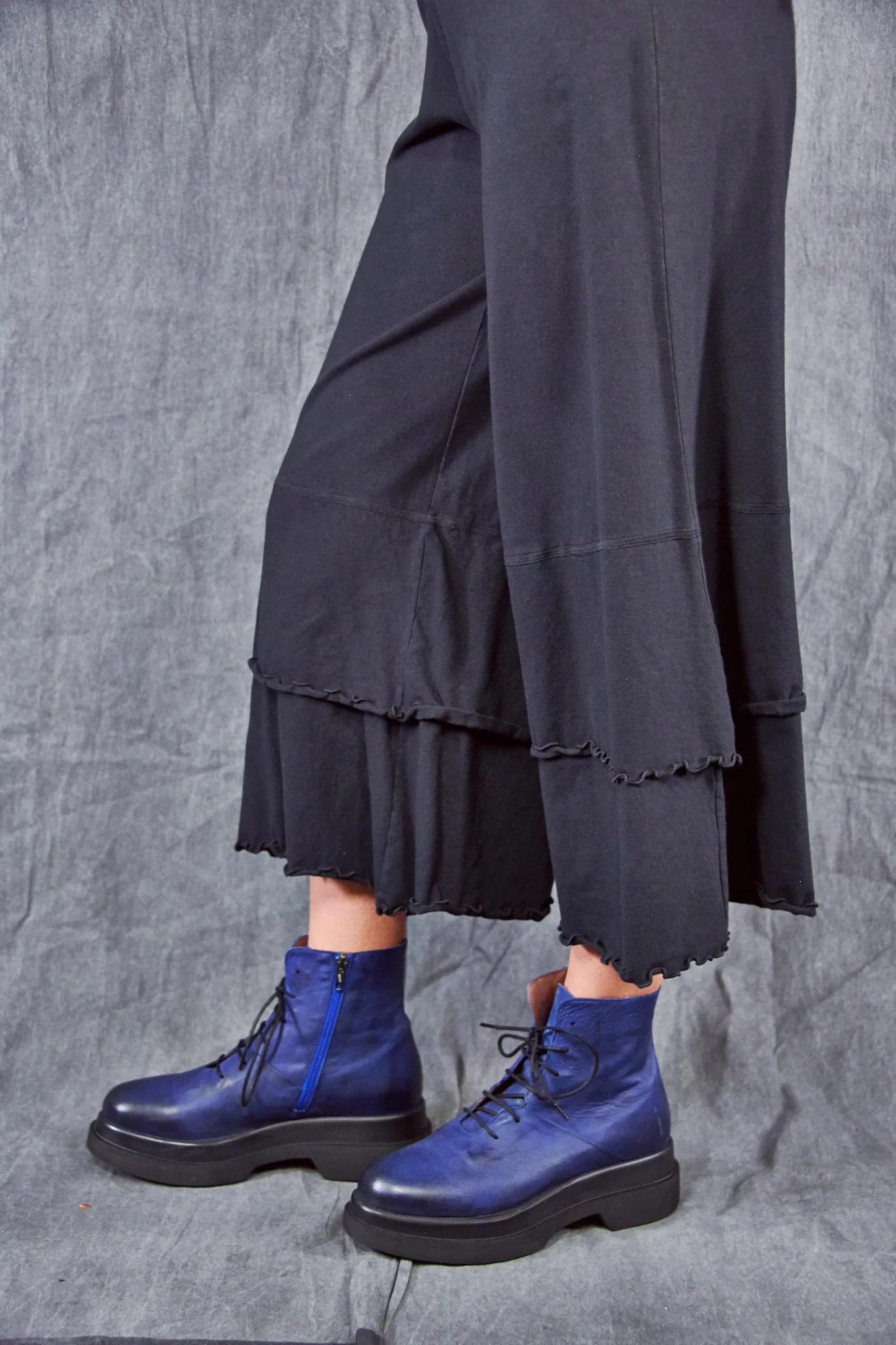 3239 Wide Petaloon  Black-P