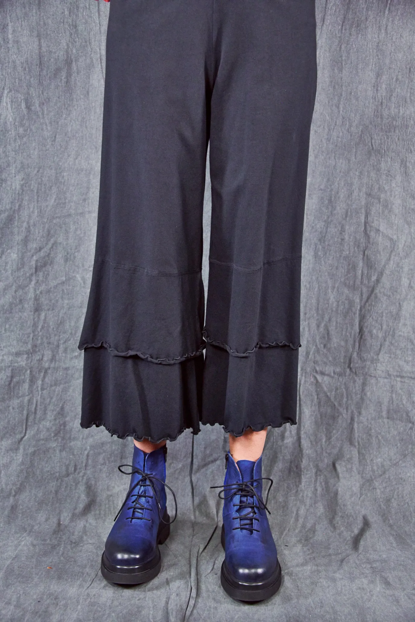 3239 Wide Petaloon  Black-P