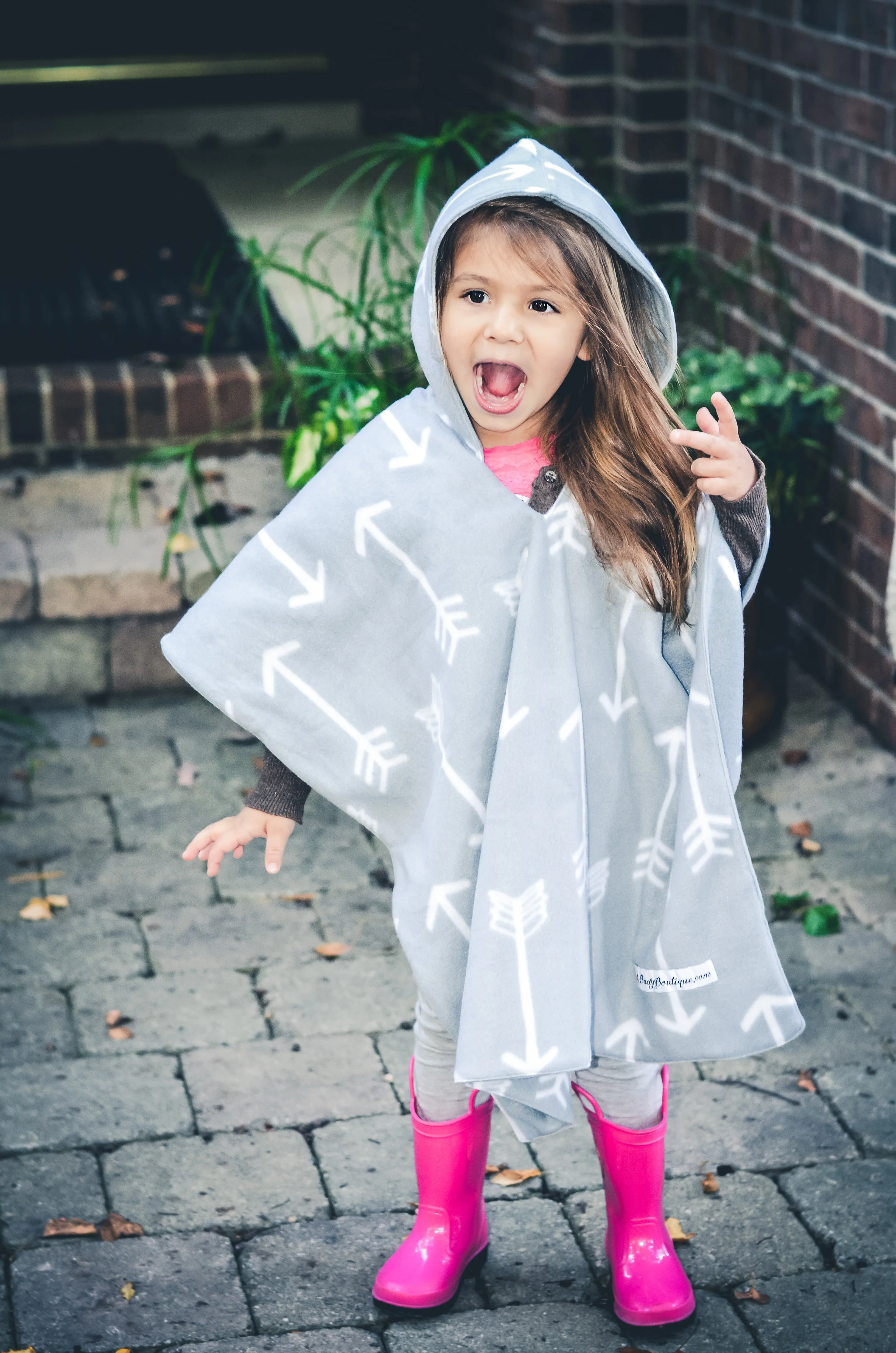 Car Seat Poncho - Gray Arrow