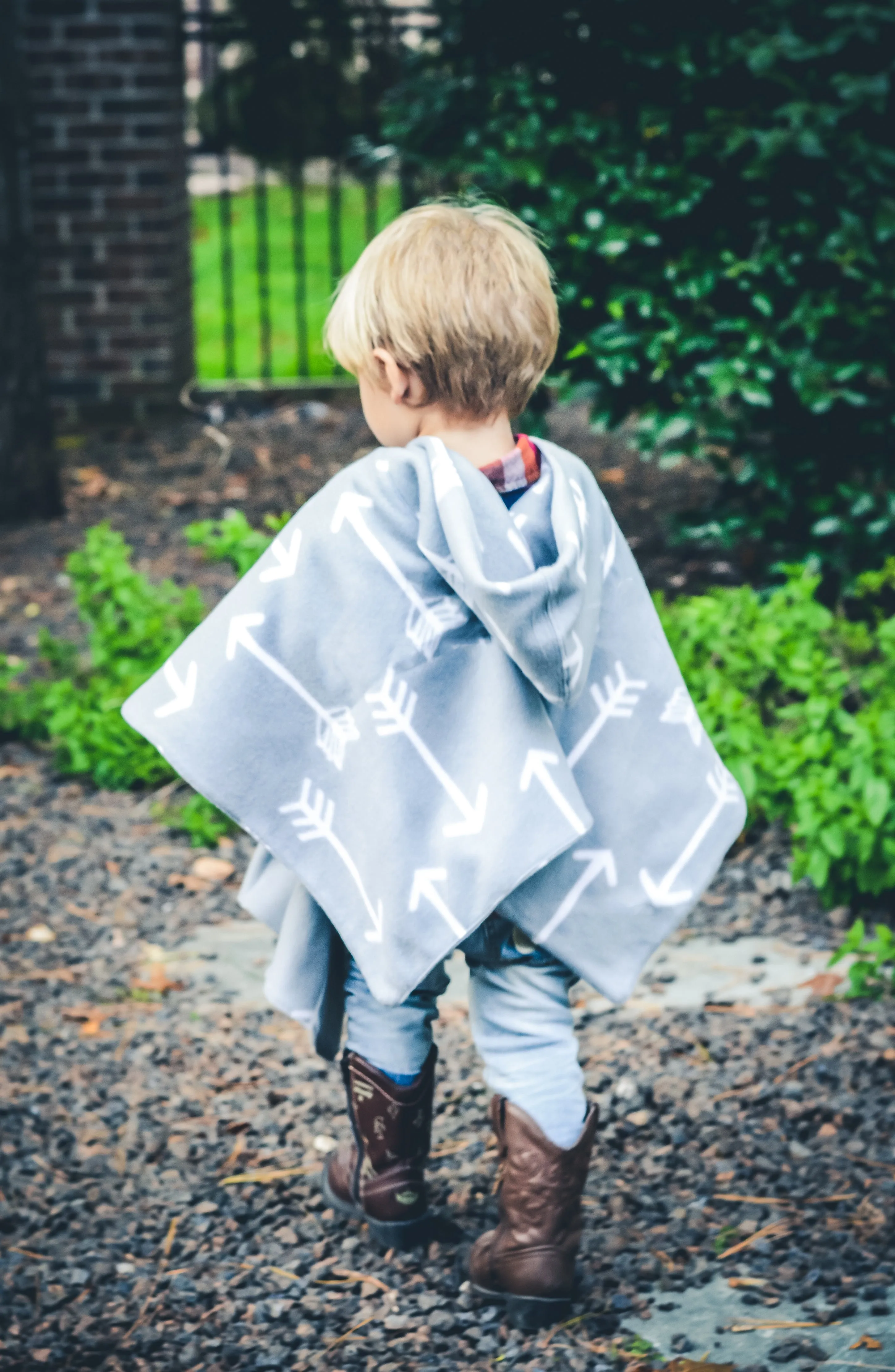 Car Seat Poncho - Gray Arrow