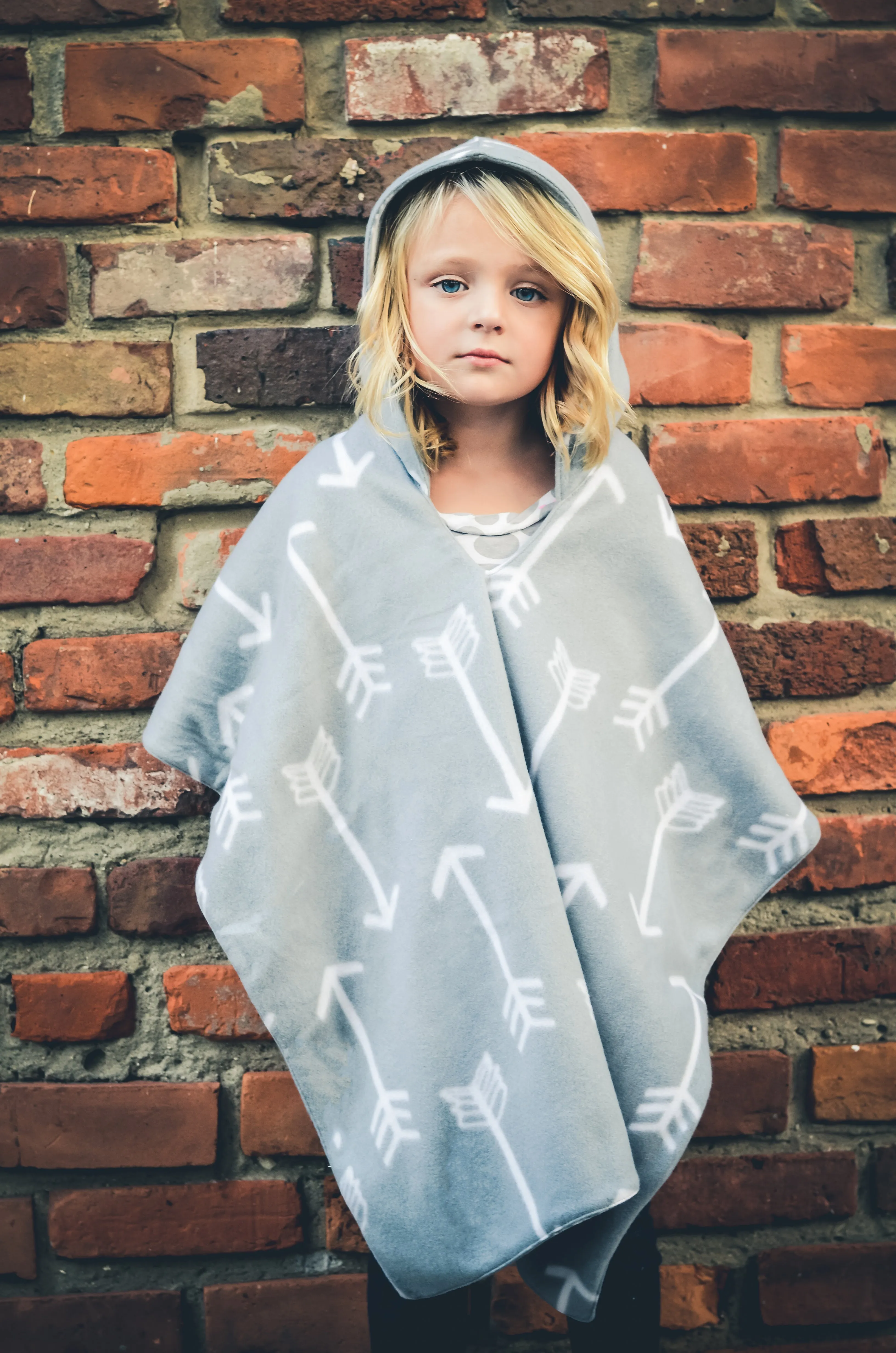 Car Seat Poncho - Gray Arrow