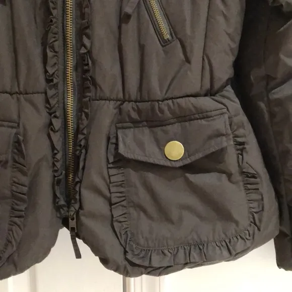 Cashe Luxe L brown puffer jacket worn once ruffles
