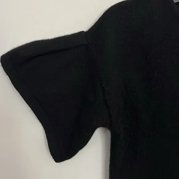 Club Monaco 100% cashmere Black Short ruffled sleeve sweater Size S