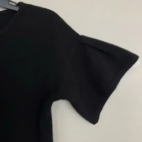 Club Monaco 100% cashmere Black Short ruffled sleeve sweater Size S