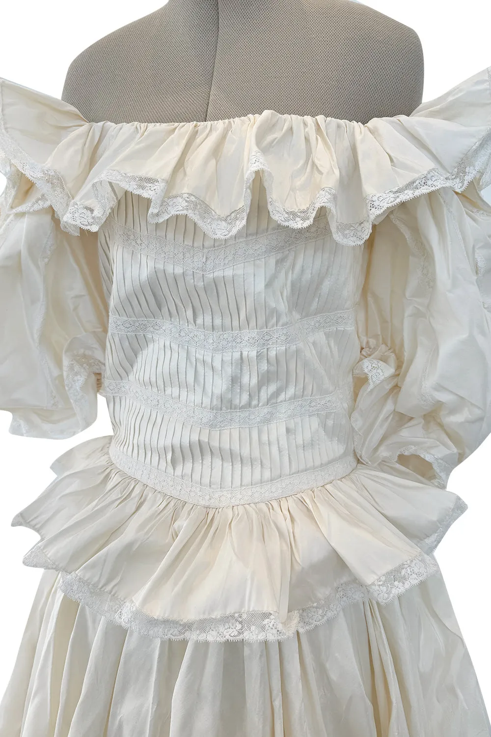 Fairy Tale 1980s Oscar de la Renta Ivory Silk Ruffled Of Shoulder Princess Wedding Dress w Trained Skirt