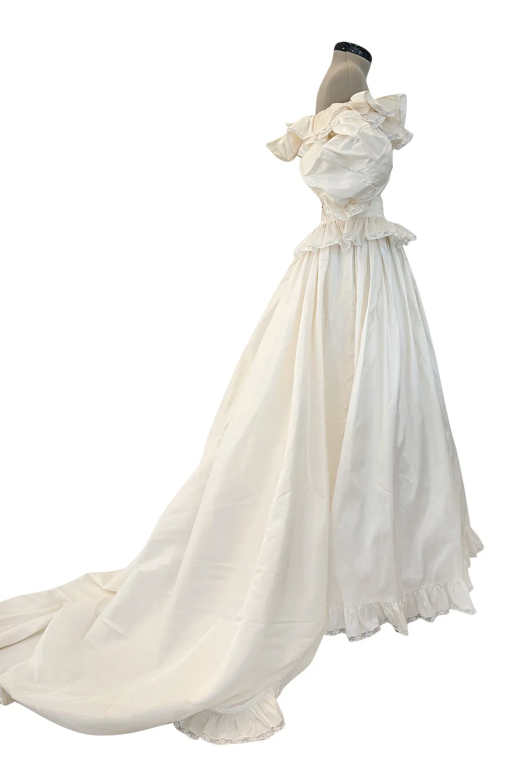 Fairy Tale 1980s Oscar de la Renta Ivory Silk Ruffled Of Shoulder Princess Wedding Dress w Trained Skirt
