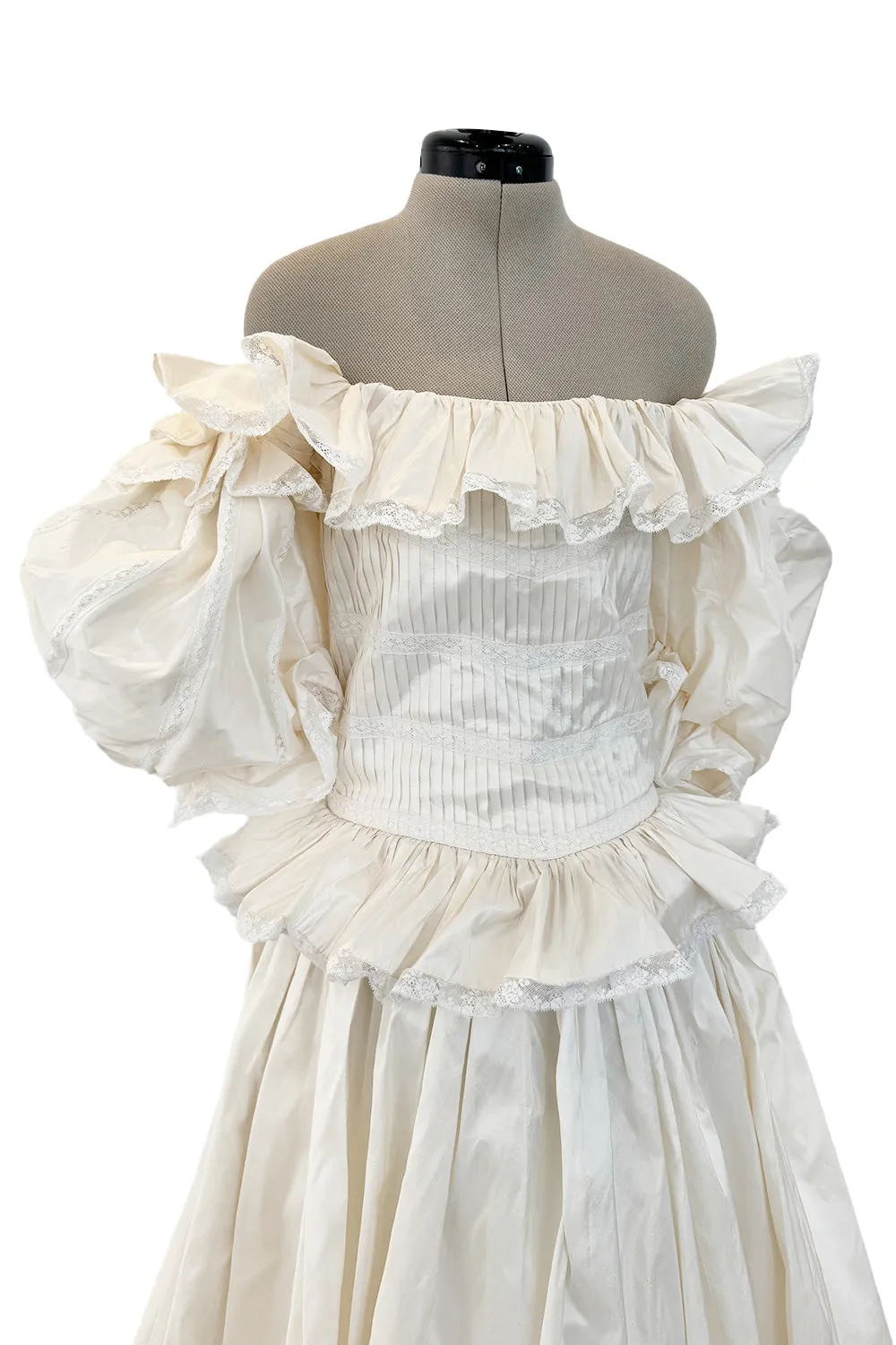 Fairy Tale 1980s Oscar de la Renta Ivory Silk Ruffled Of Shoulder Princess Wedding Dress w Trained Skirt