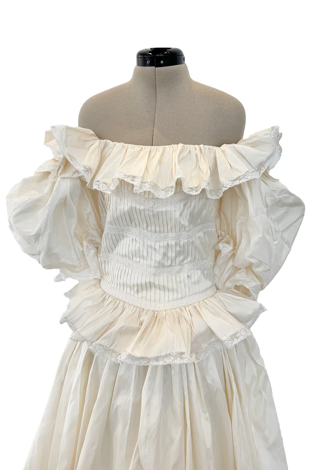 Fairy Tale 1980s Oscar de la Renta Ivory Silk Ruffled Of Shoulder Princess Wedding Dress w Trained Skirt