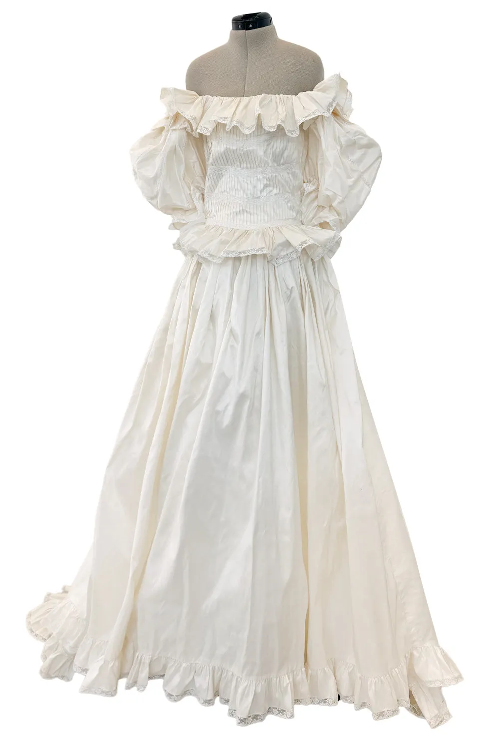 Fairy Tale 1980s Oscar de la Renta Ivory Silk Ruffled Of Shoulder Princess Wedding Dress w Trained Skirt