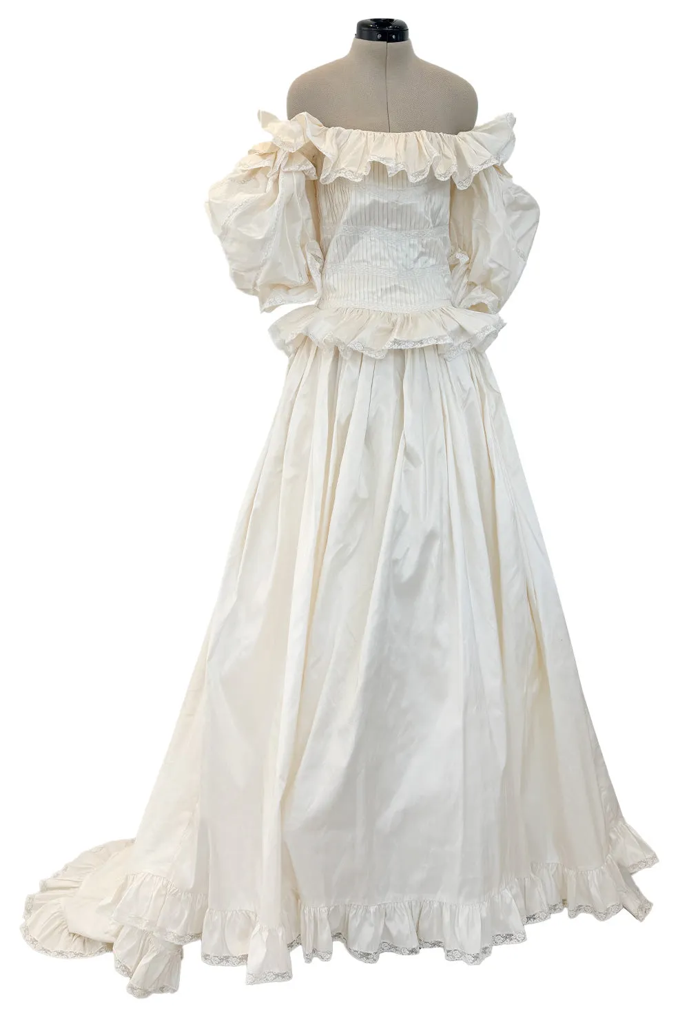 Fairy Tale 1980s Oscar de la Renta Ivory Silk Ruffled Of Shoulder Princess Wedding Dress w Trained Skirt