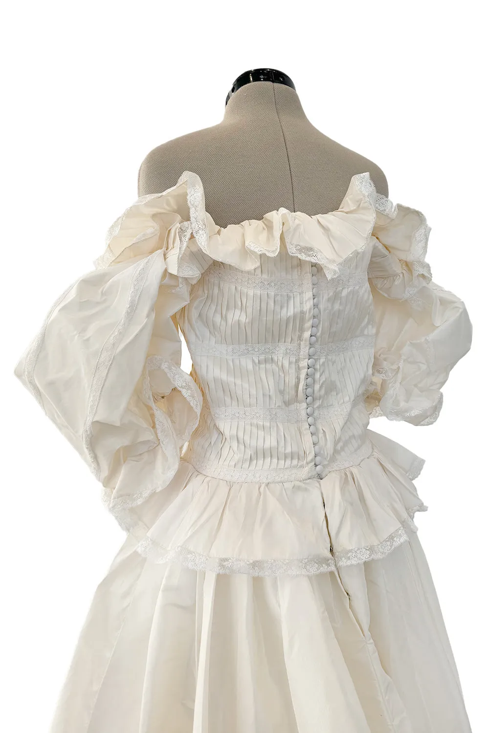 Fairy Tale 1980s Oscar de la Renta Ivory Silk Ruffled Of Shoulder Princess Wedding Dress w Trained Skirt