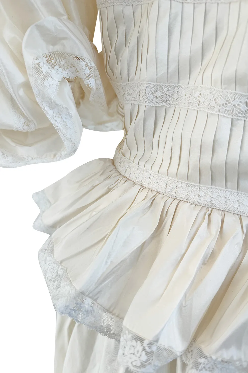 Fairy Tale 1980s Oscar de la Renta Ivory Silk Ruffled Of Shoulder Princess Wedding Dress w Trained Skirt