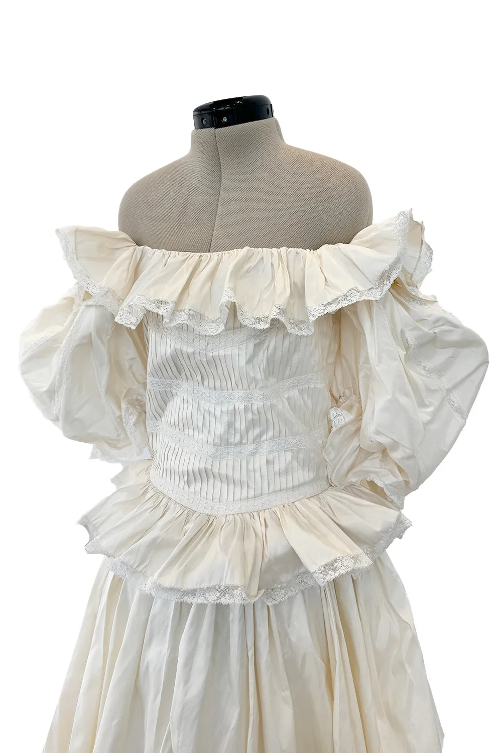 Fairy Tale 1980s Oscar de la Renta Ivory Silk Ruffled Of Shoulder Princess Wedding Dress w Trained Skirt