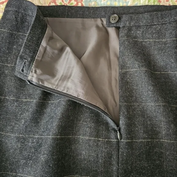 Giorgio Armani Collezioni gray plaid pencil skirt size 10 wool blend lined