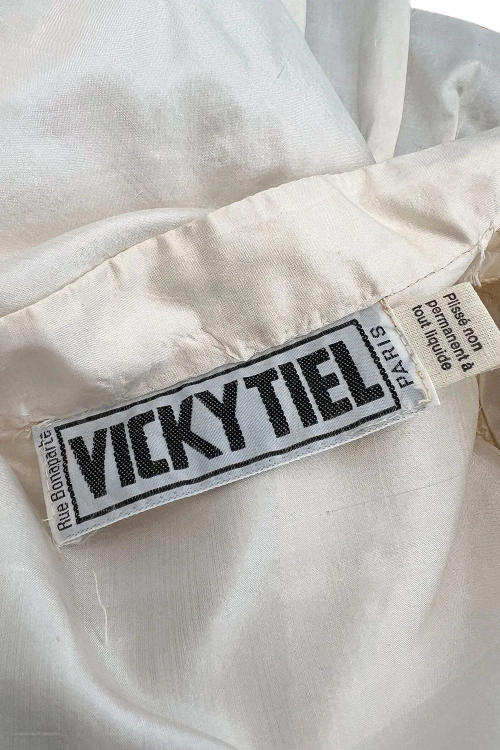 Gorgoeus Early 1980s Vicky Tiel Ivory Silk Pouf Shoulder Button Top & Pleated Skirt Set