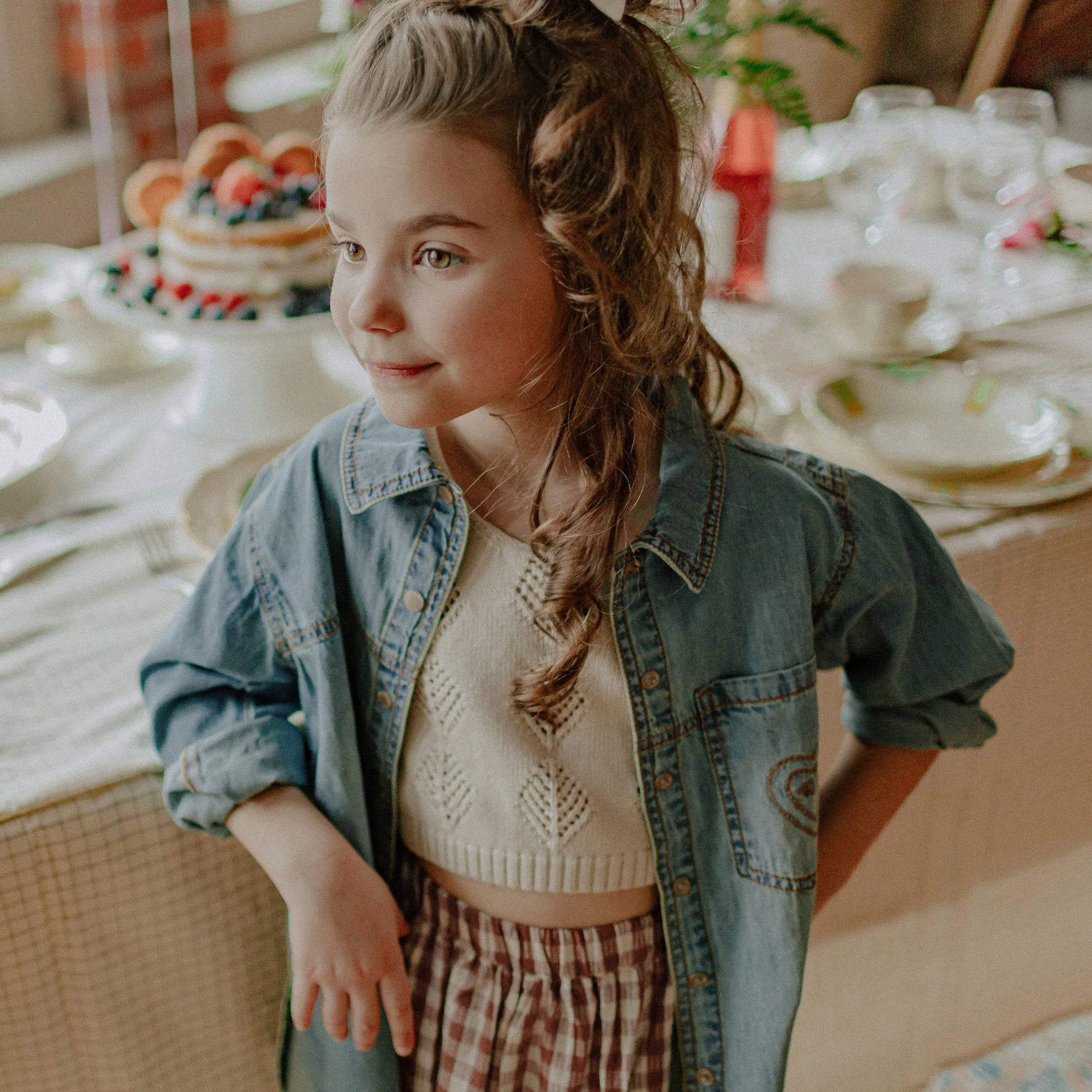 Jupe à carreaux crème et brun en seersucker, enfant || Cream and brown checkered skirt in seersucker, child