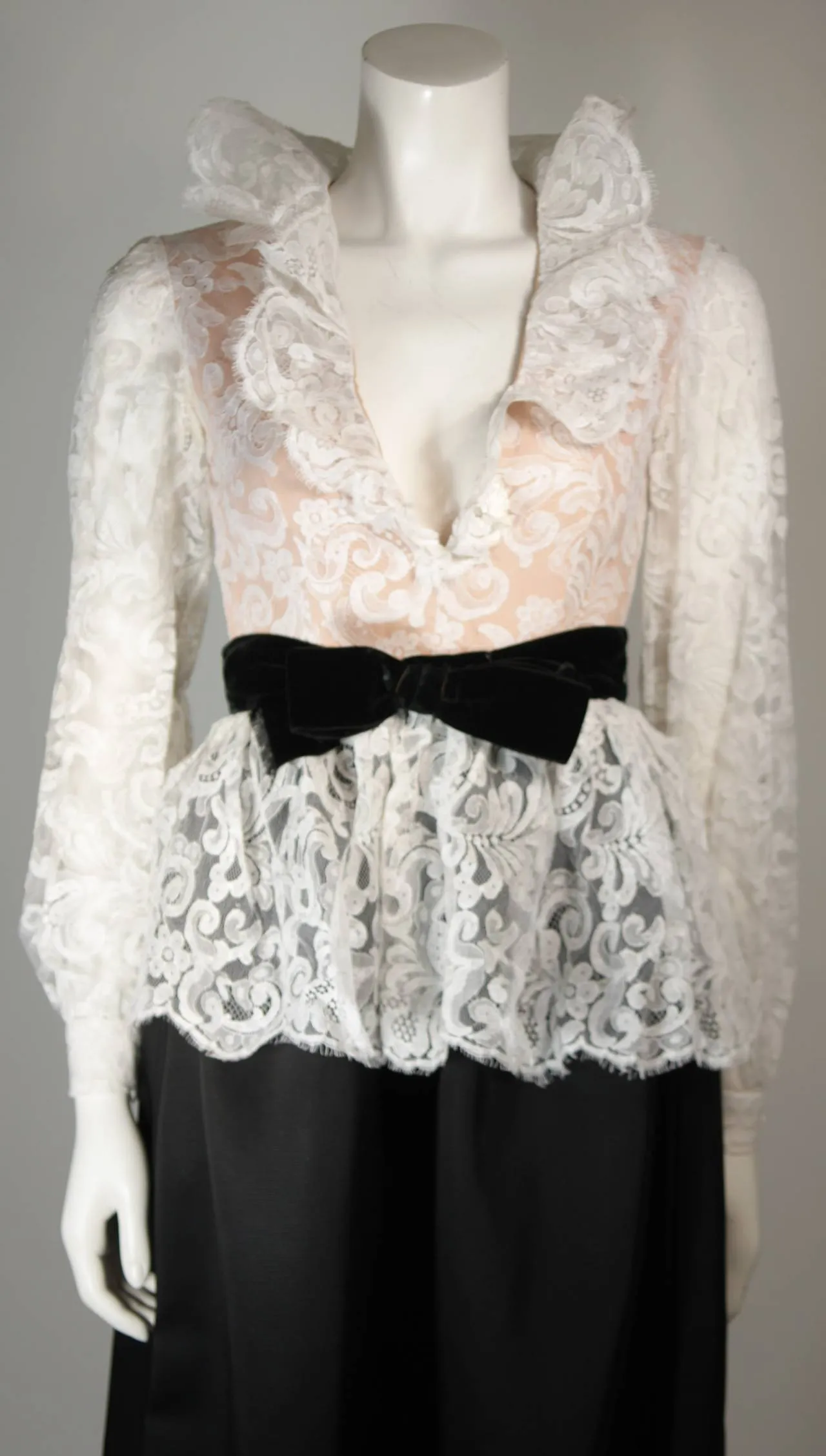 OSCAR DE LA RENTA Black and White Lace Gown Size Small