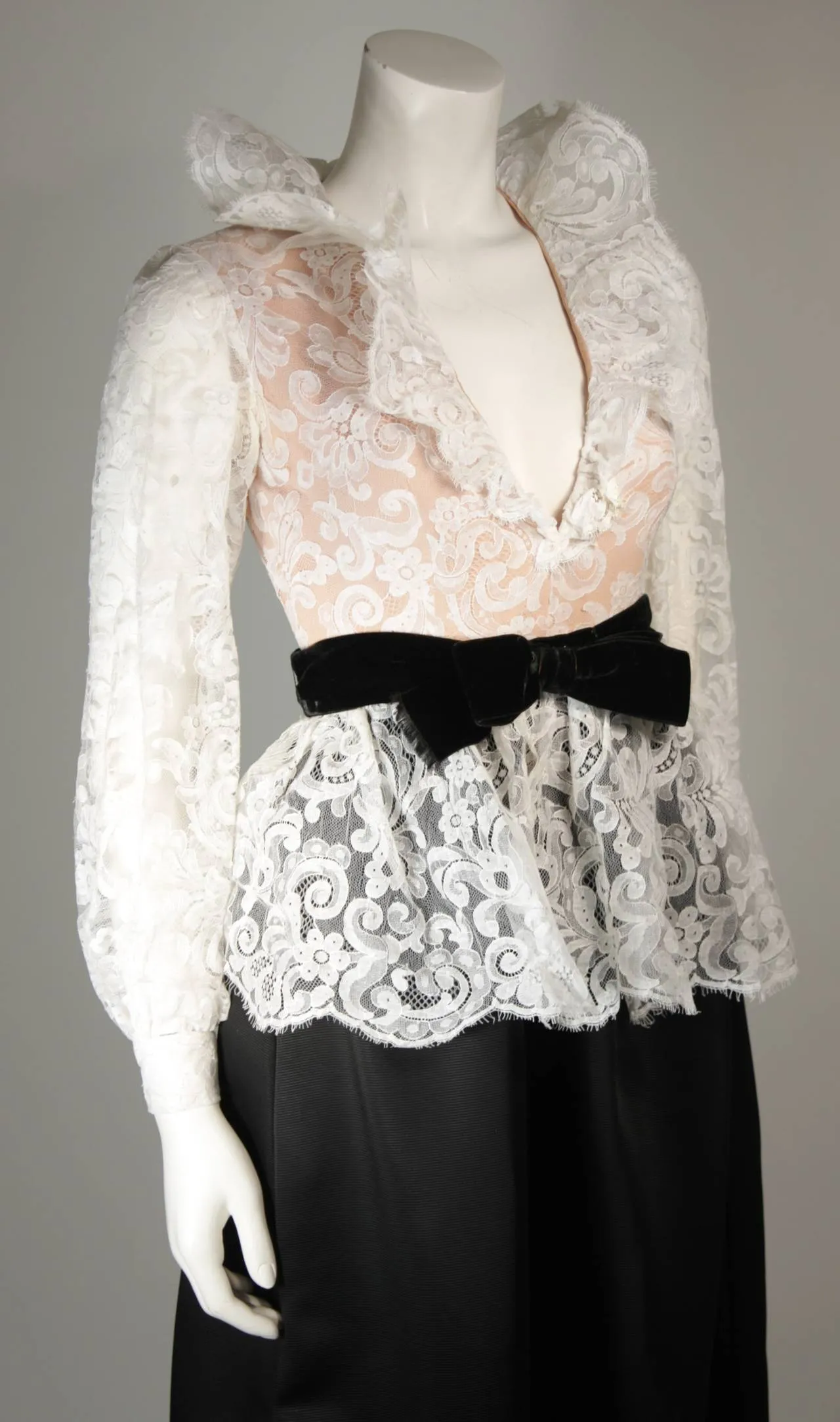 OSCAR DE LA RENTA Black and White Lace Gown Size Small