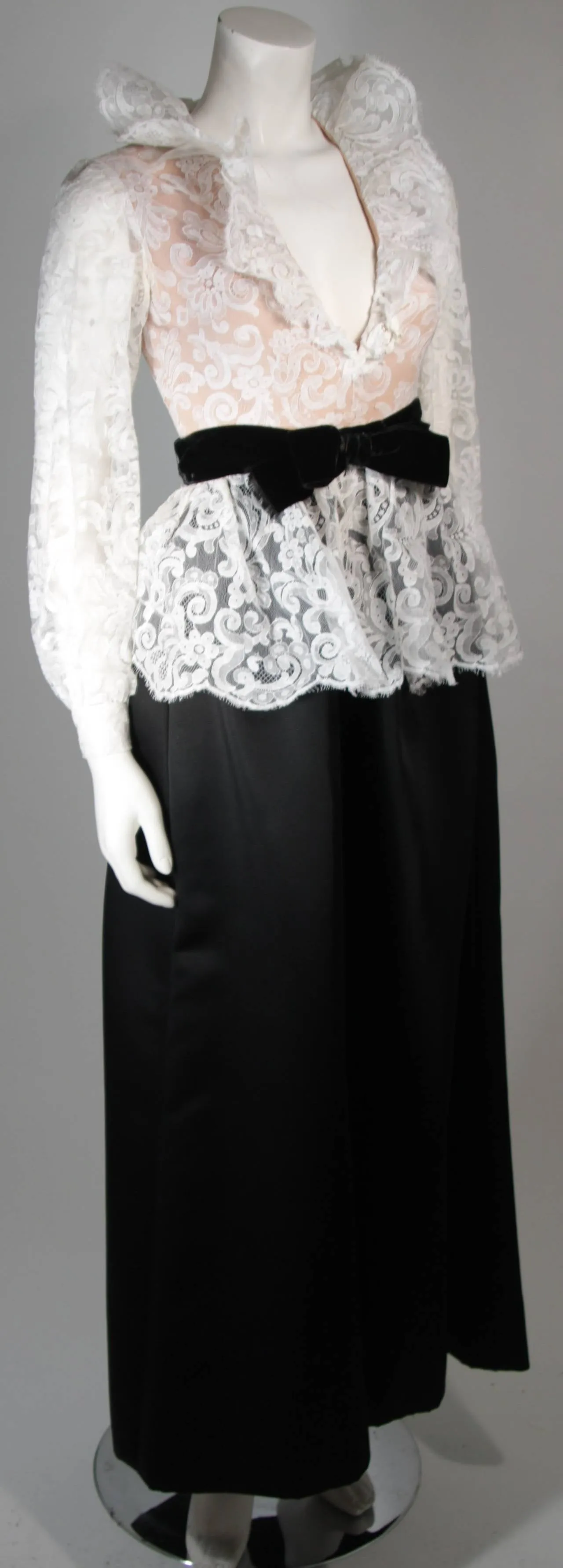 OSCAR DE LA RENTA Black and White Lace Gown Size Small