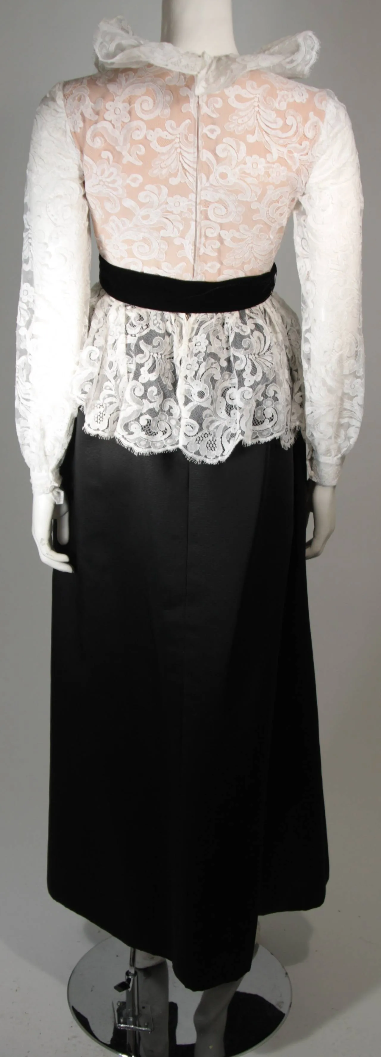 OSCAR DE LA RENTA Black and White Lace Gown Size Small