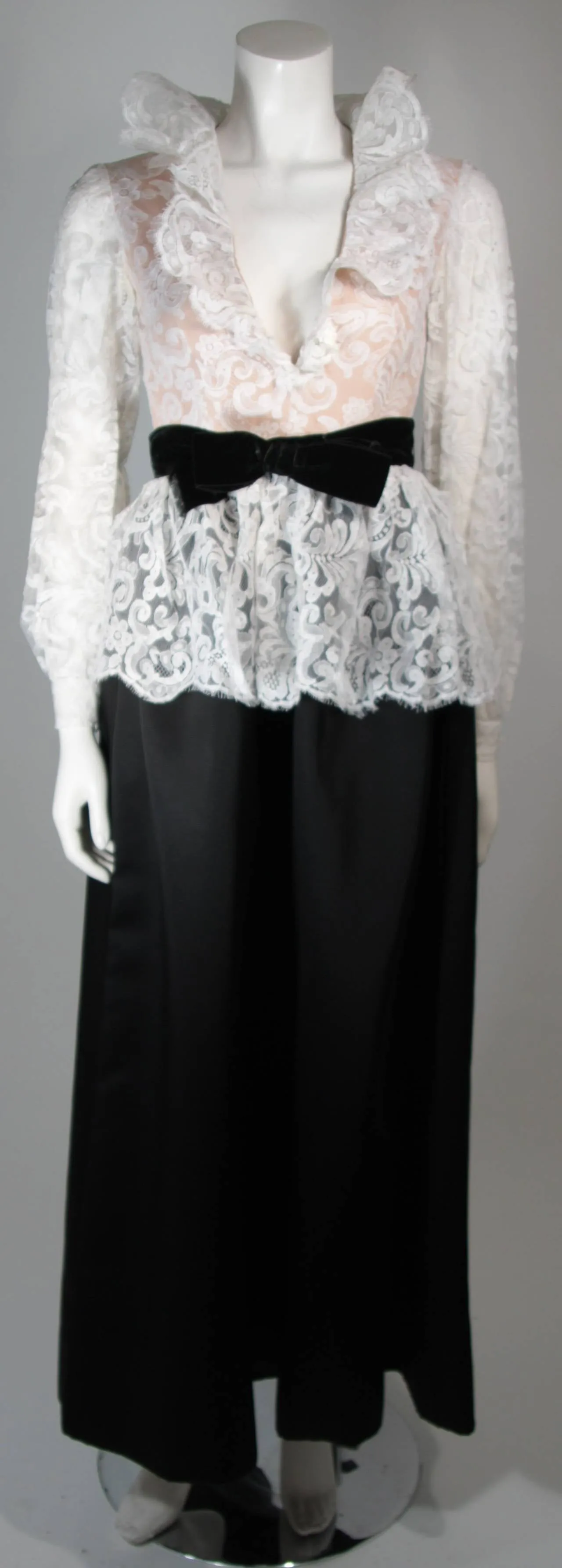 OSCAR DE LA RENTA Black and White Lace Gown Size Small