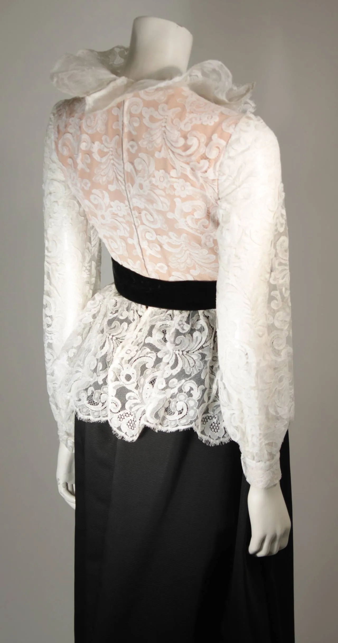 OSCAR DE LA RENTA Black and White Lace Gown Size Small