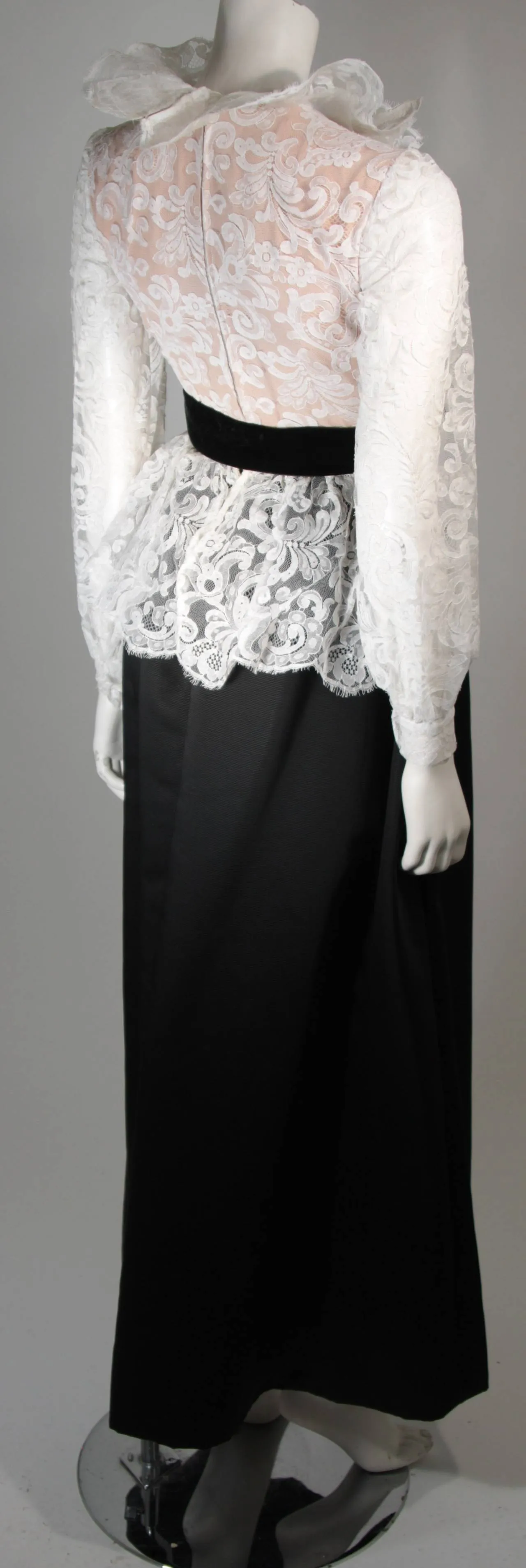 OSCAR DE LA RENTA Black and White Lace Gown Size Small