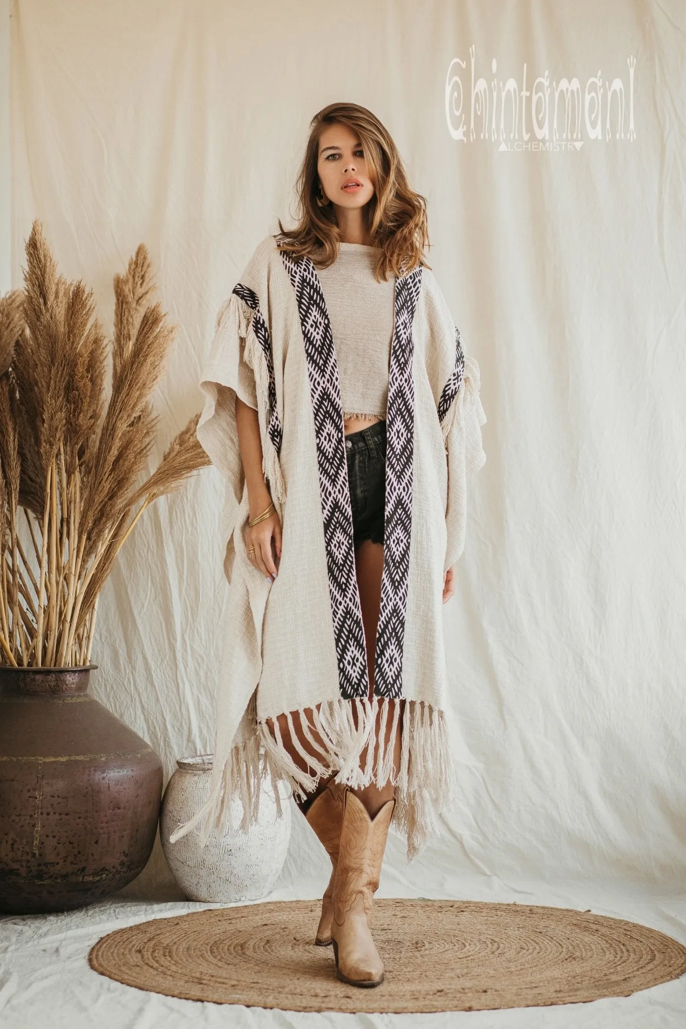 Poncho with tassels and hemp inserts / Off White