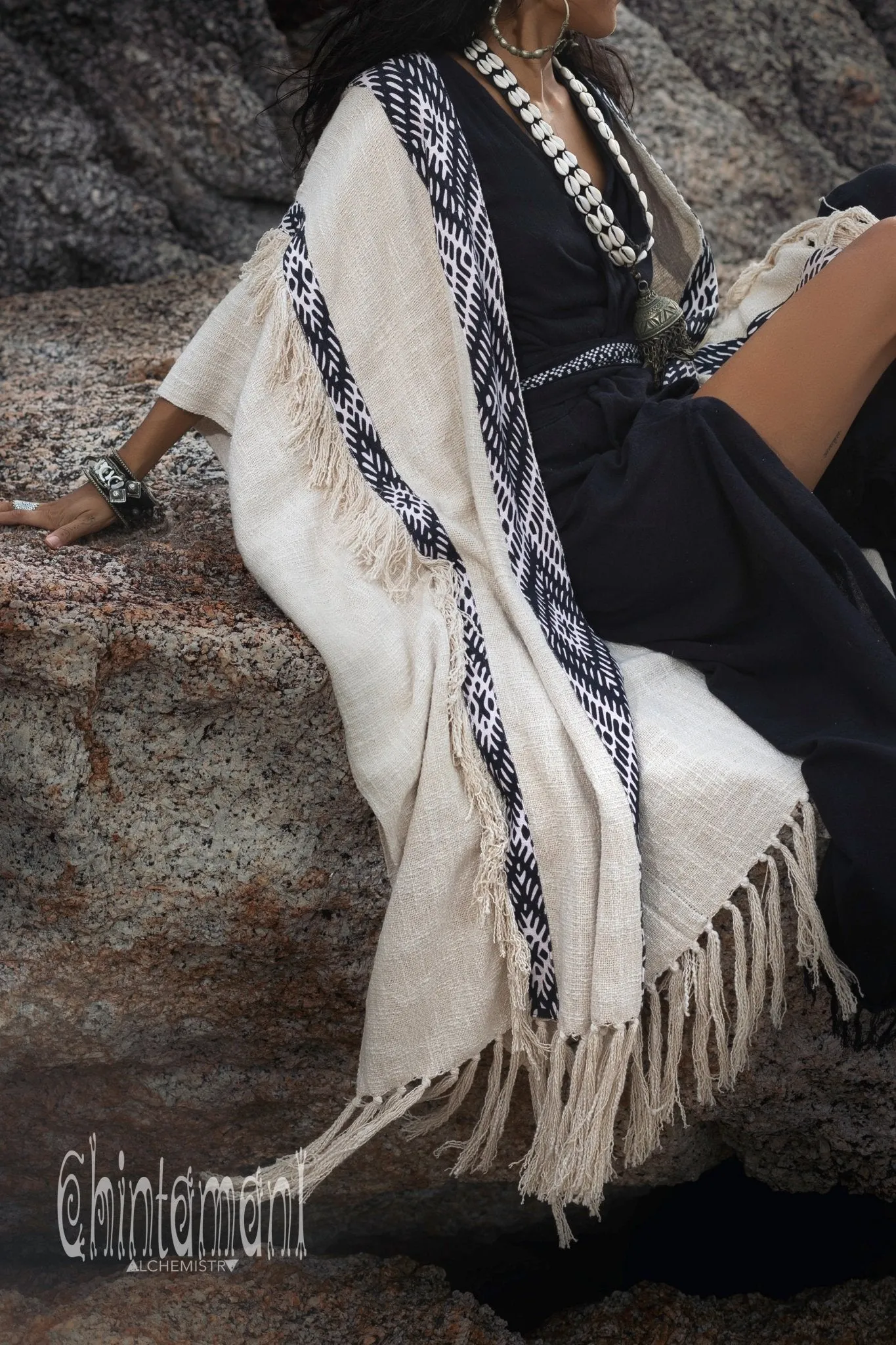 Poncho with tassels and hemp inserts / Off White