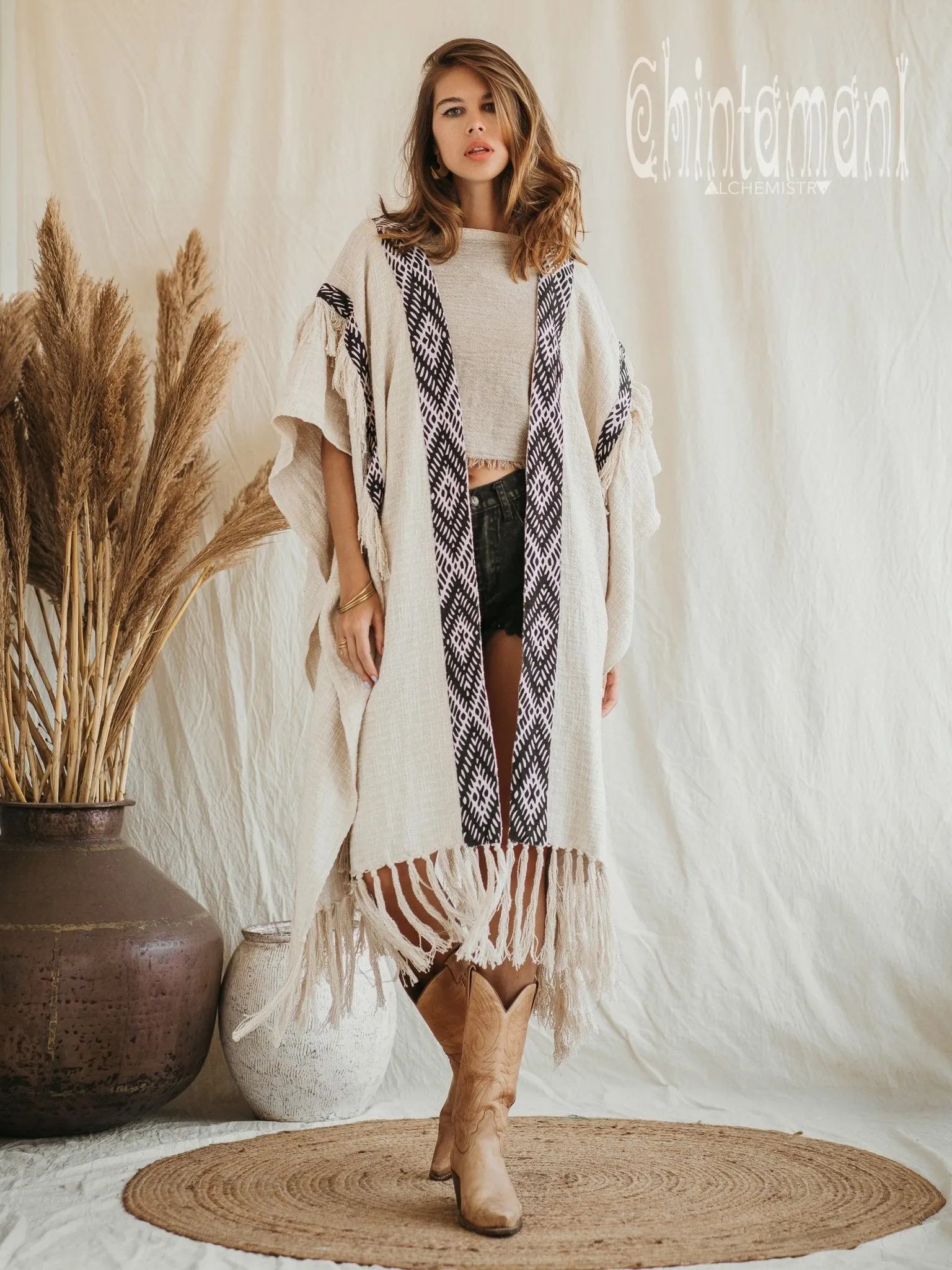 Poncho with tassels and hemp inserts / Off White