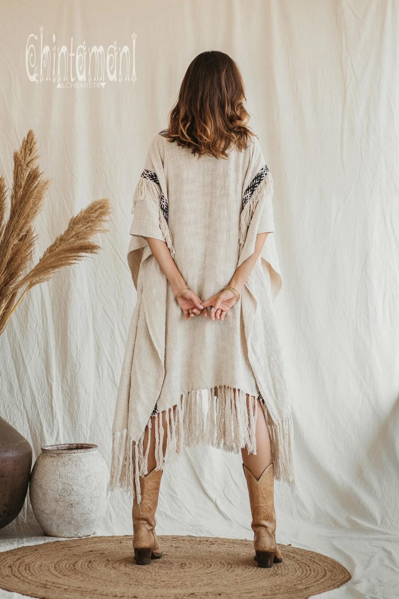 Poncho with tassels and hemp inserts / Off White