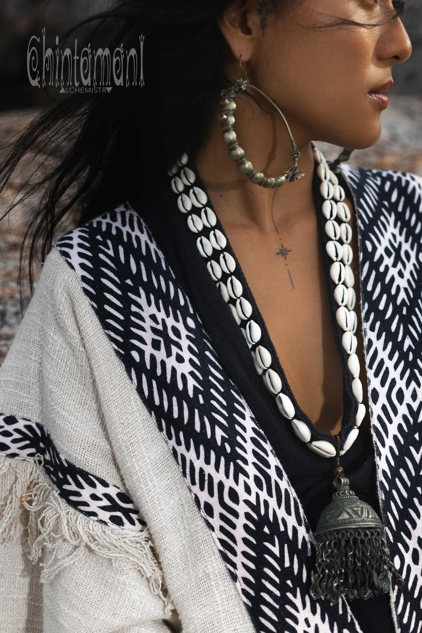 Poncho with tassels and hemp inserts / Off White