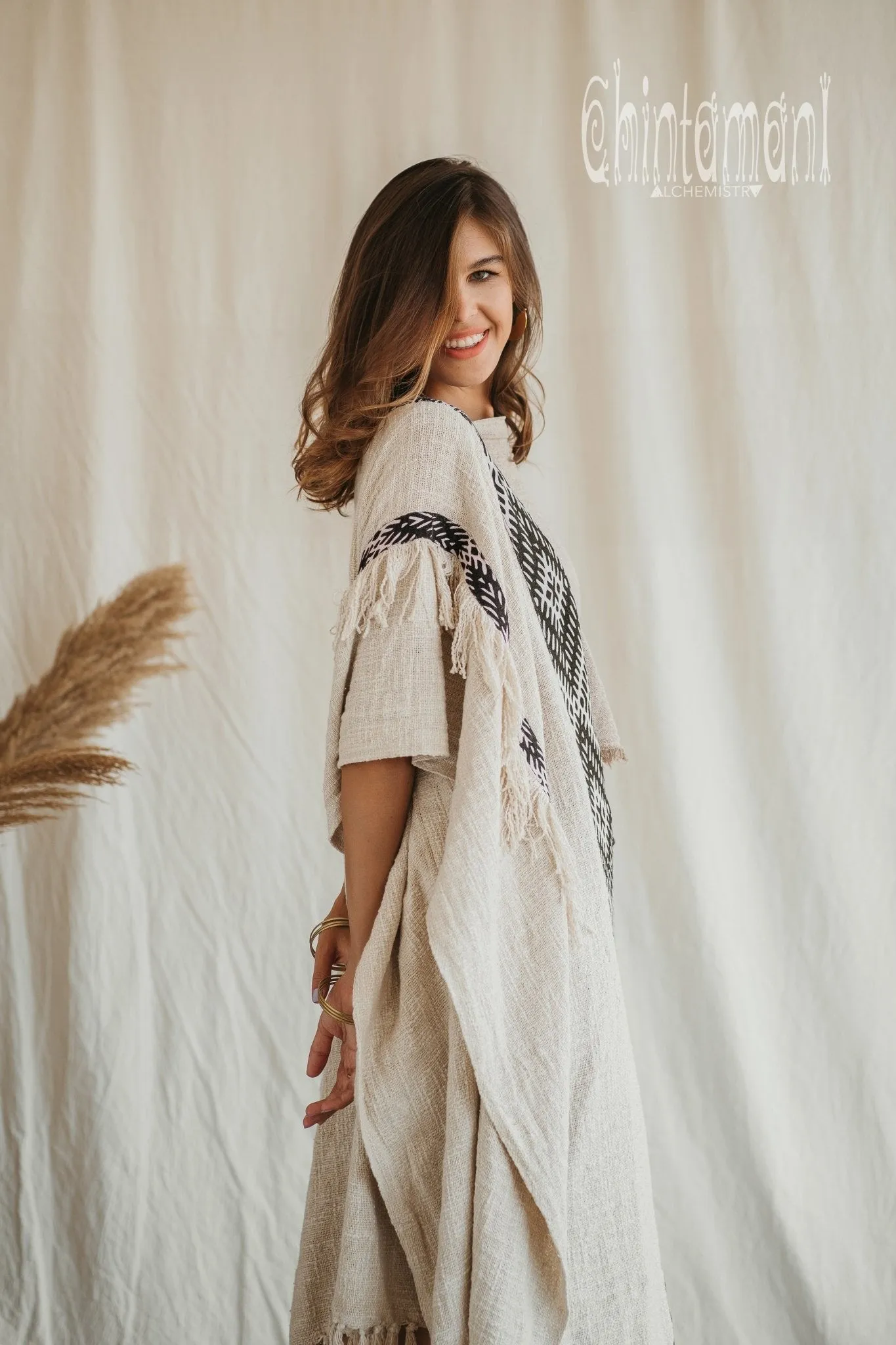 Poncho with tassels and hemp inserts / Off White