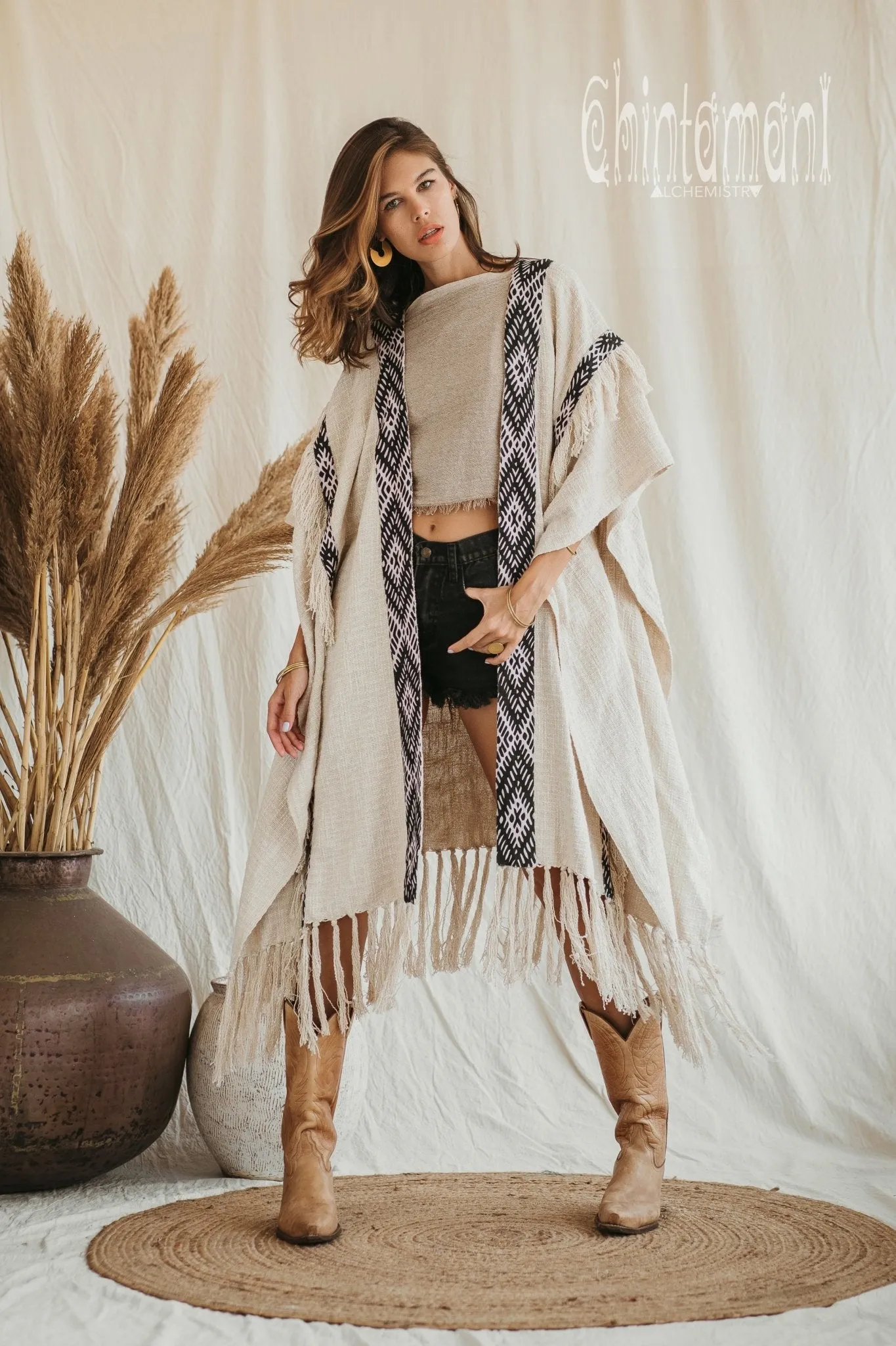 Poncho with tassels and hemp inserts / Off White