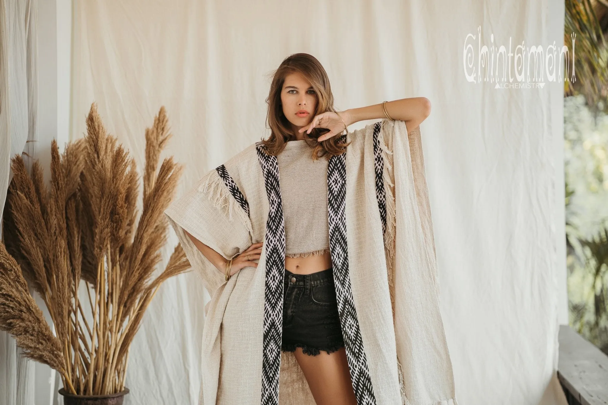 Poncho with tassels and hemp inserts / Off White