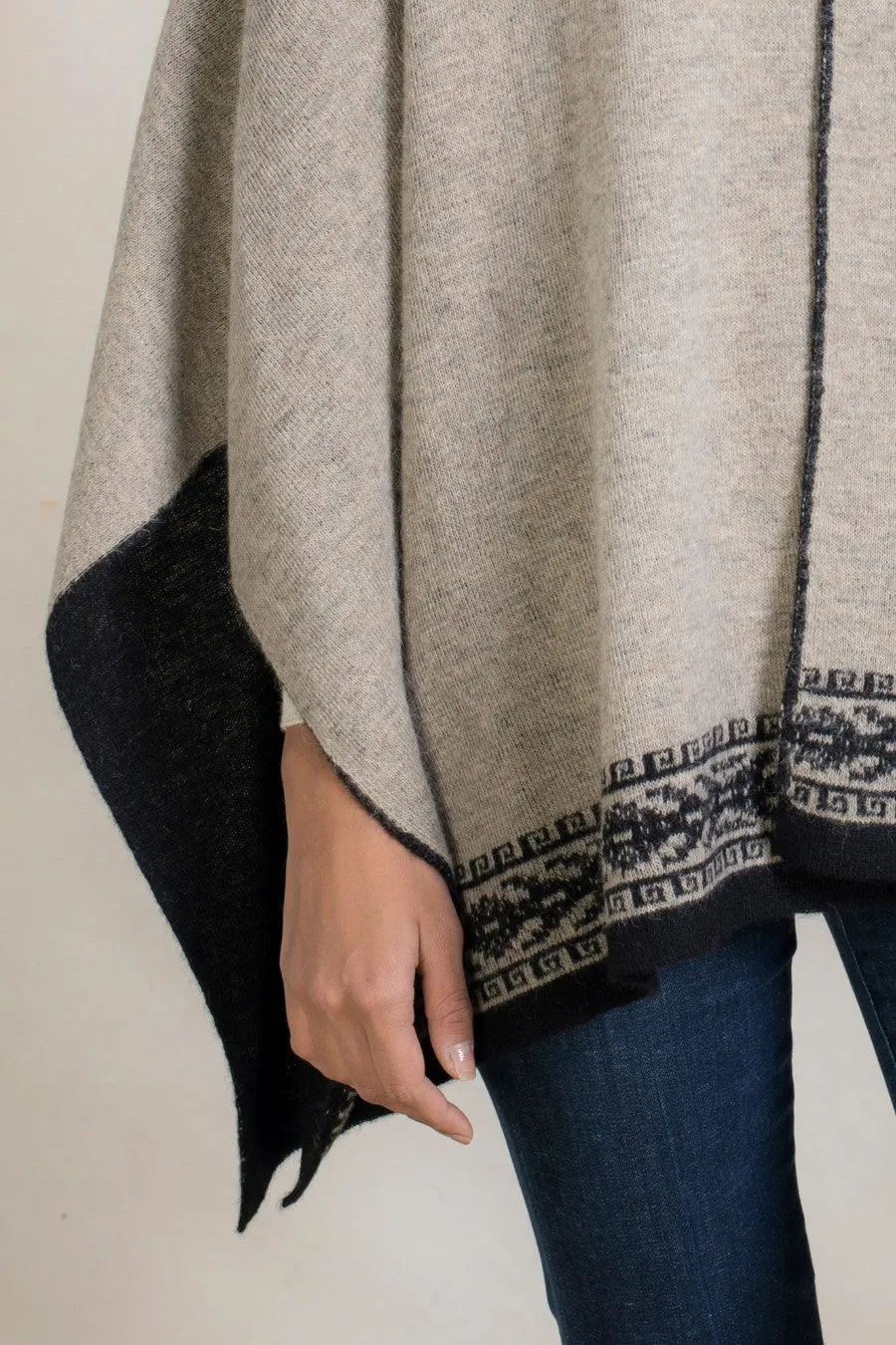 Remi Poncho Baby Alpaca Color Black&Fawn