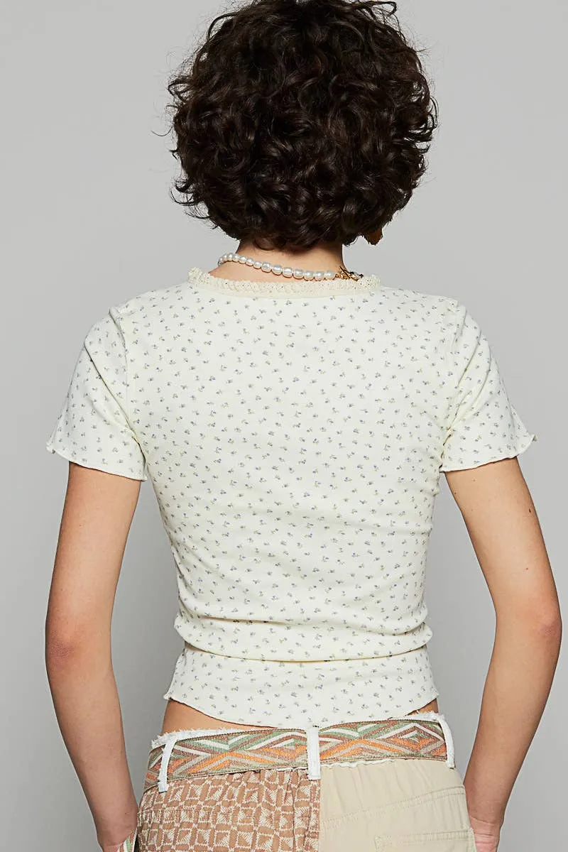 Round neck short sleeve cropped knit top