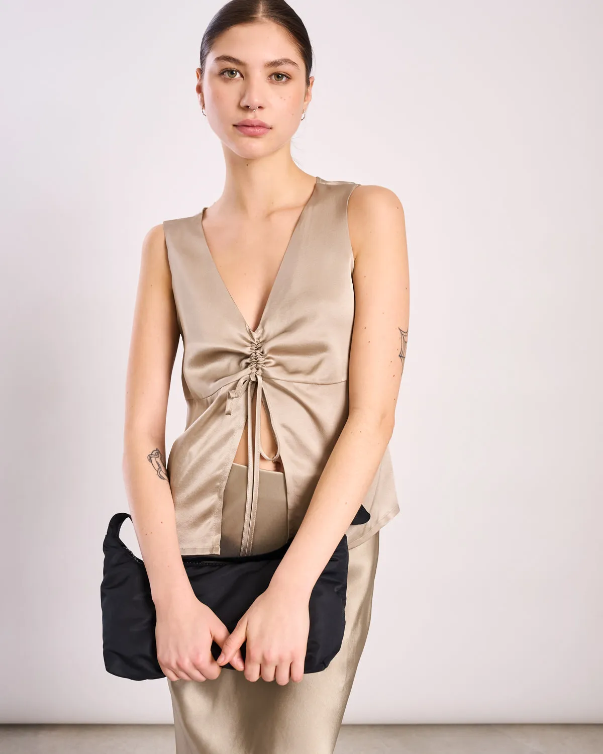 RUFFLED V-NECK TOP TALARA SILVER GREY