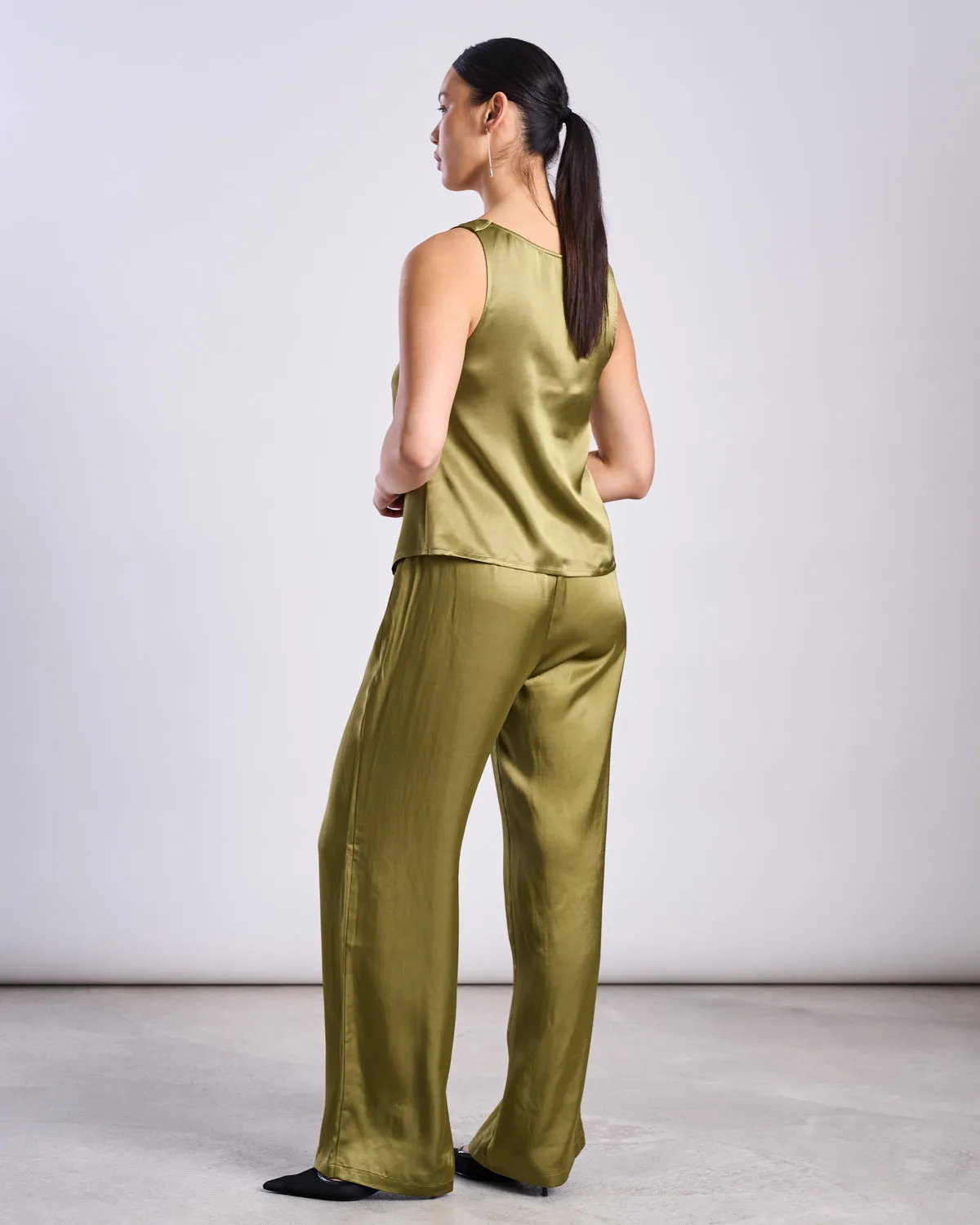 RUFFLED V-NECK TOP TALARA WOODY OLIVE