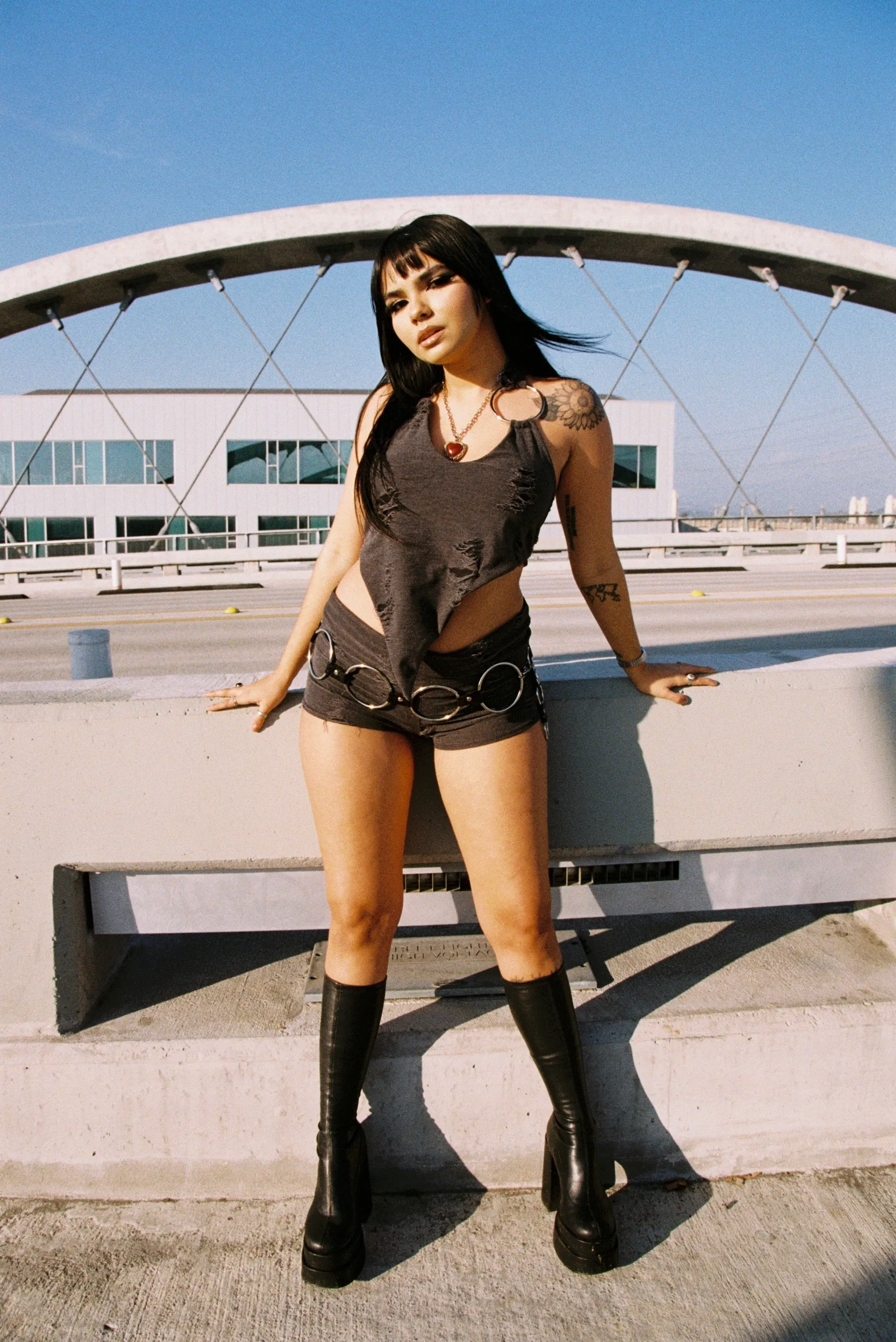 SAHARA Charcoal Distressed Short