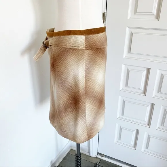Tahari Tan Brown Cream Plaid Skirt Suede &amp; Buckle Details