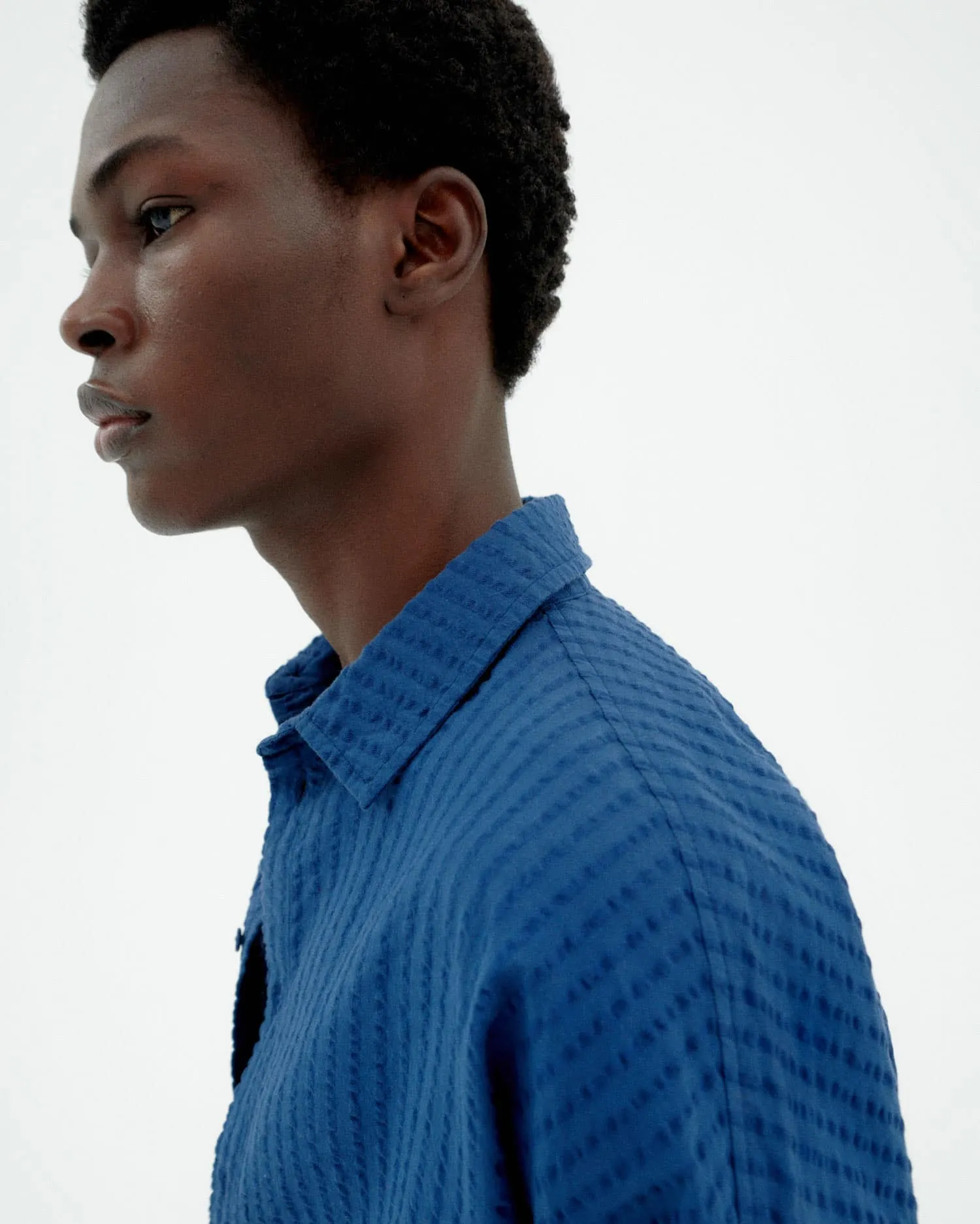 THINKING MU Haru seersucker shirt cobalt men