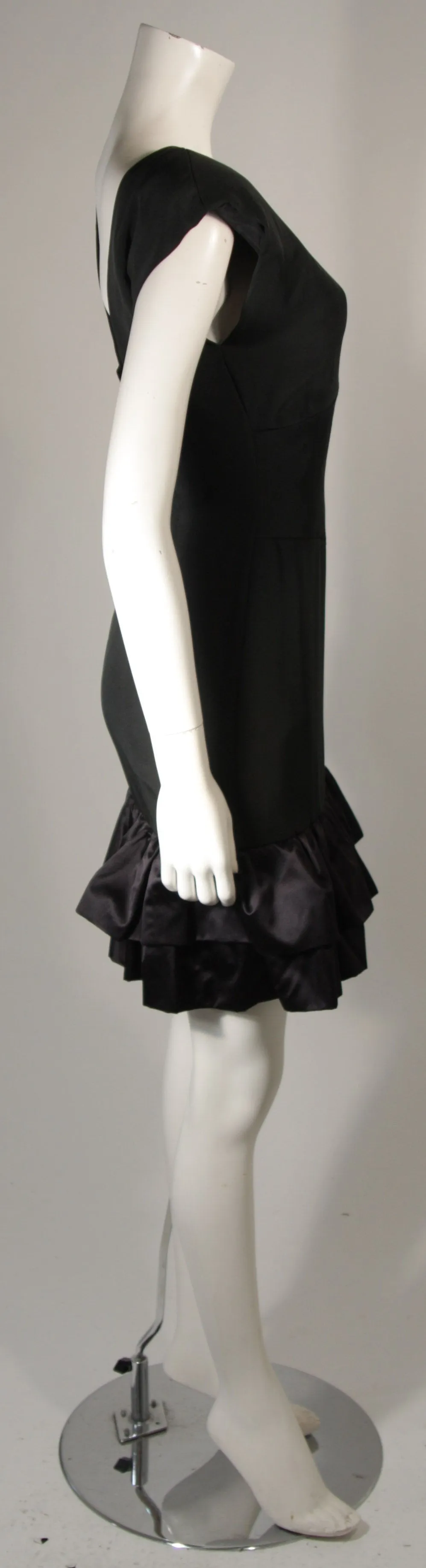 VICKY TIEL Black Silk Cocktail Dress with Criss Cross Back Size Small