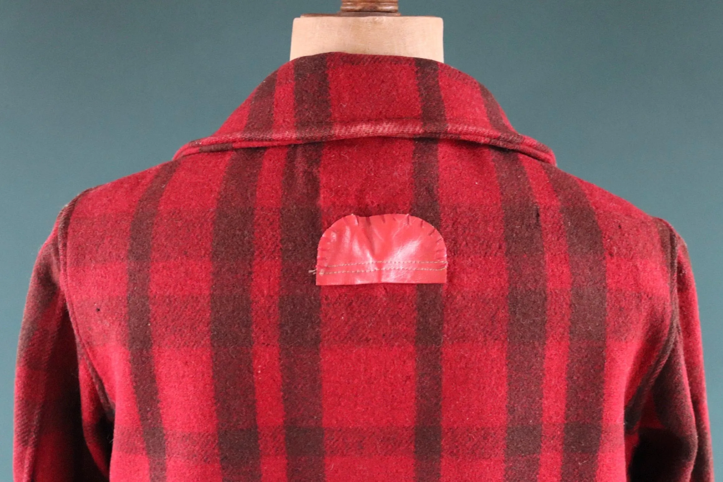 Vintage 1930s 40s wool workwear jacket - red black buffalo plaid - JC Penney - hunting mackinaw - 45” chest