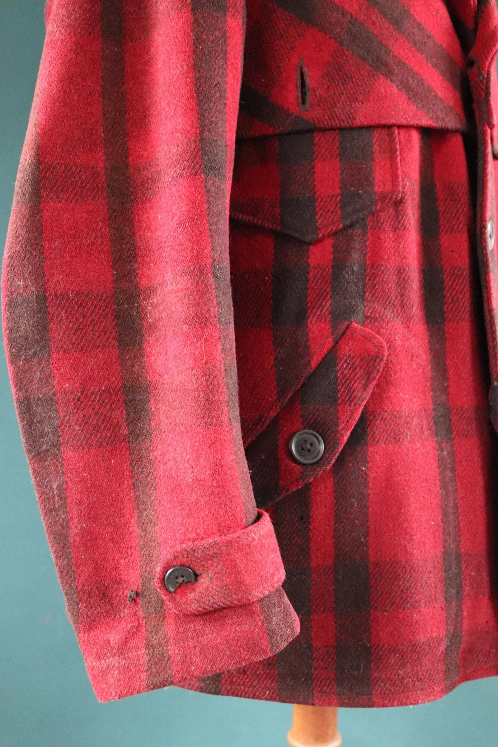 Vintage 1930s 40s wool workwear jacket - red black buffalo plaid - JC Penney - hunting mackinaw - 45” chest