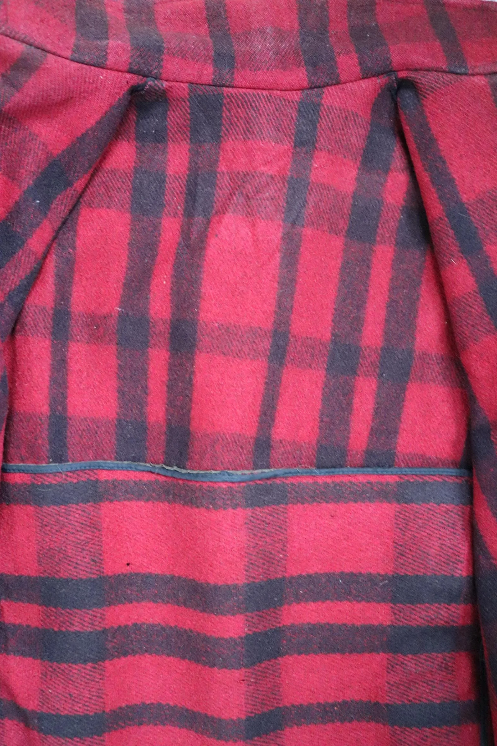 Vintage 1930s 40s wool workwear jacket - red black buffalo plaid - JC Penney - hunting mackinaw - 45” chest