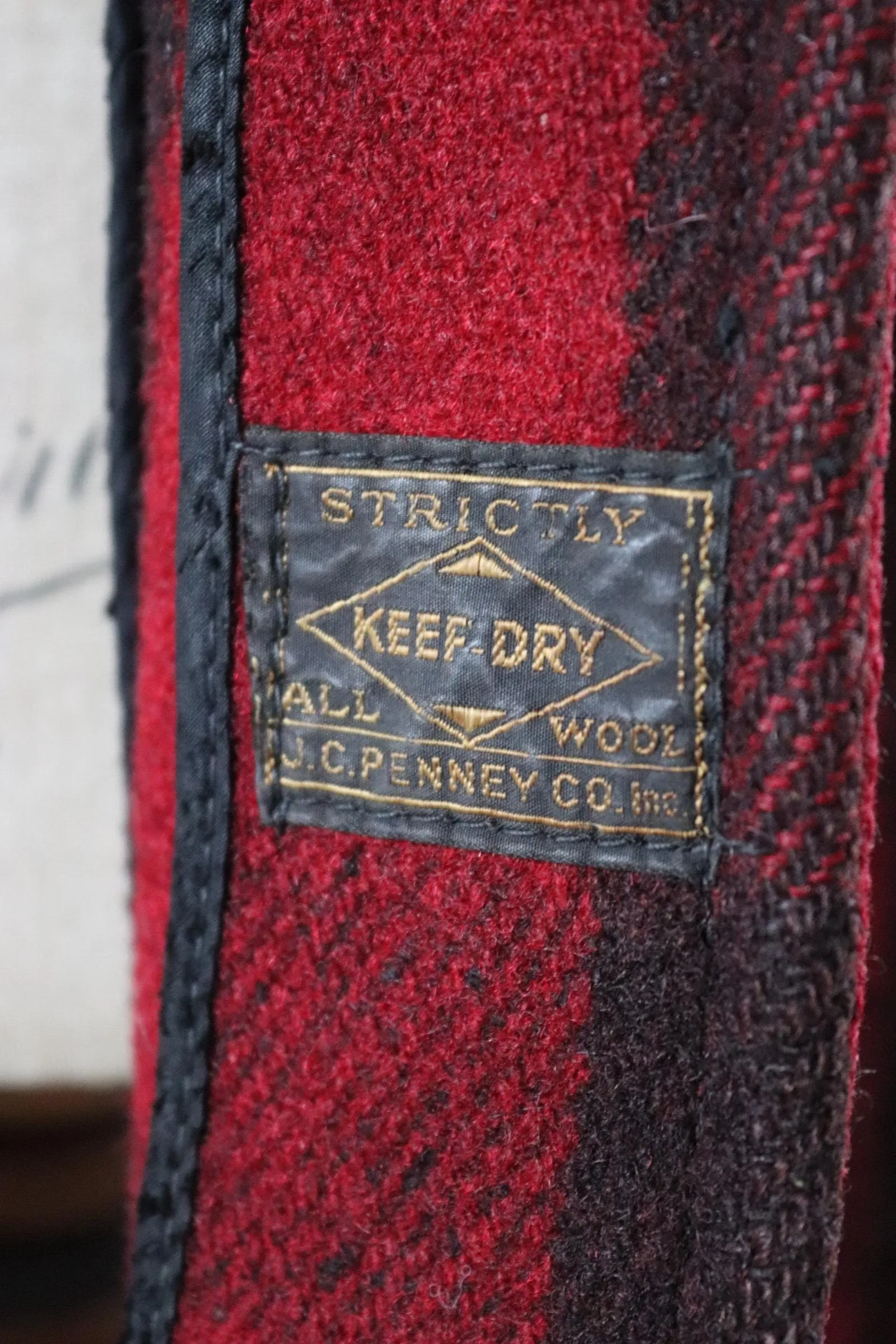 Vintage 1930s 40s wool workwear jacket - red black buffalo plaid - JC Penney - hunting mackinaw - 45” chest