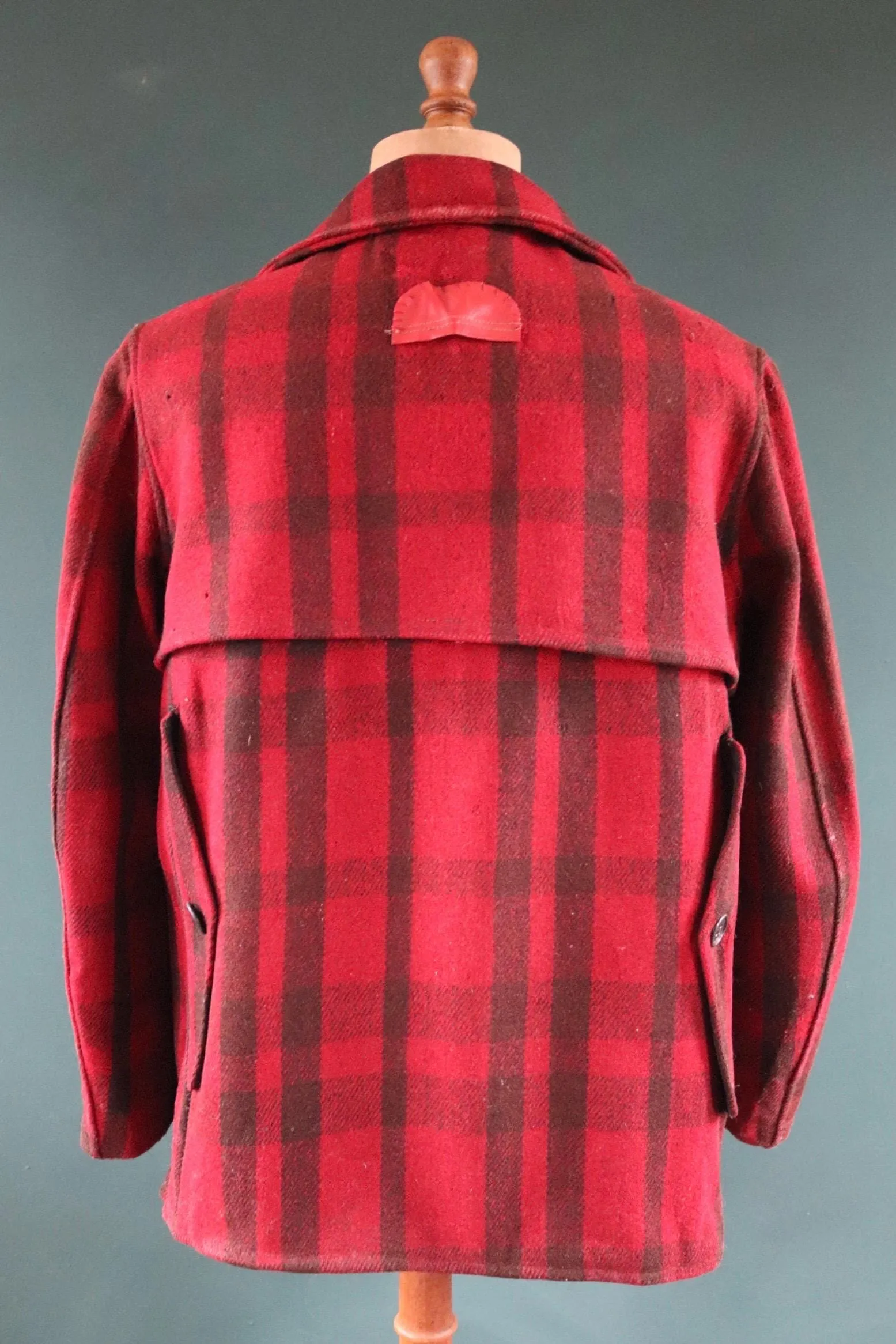Vintage 1930s 40s wool workwear jacket - red black buffalo plaid - JC Penney - hunting mackinaw - 45” chest