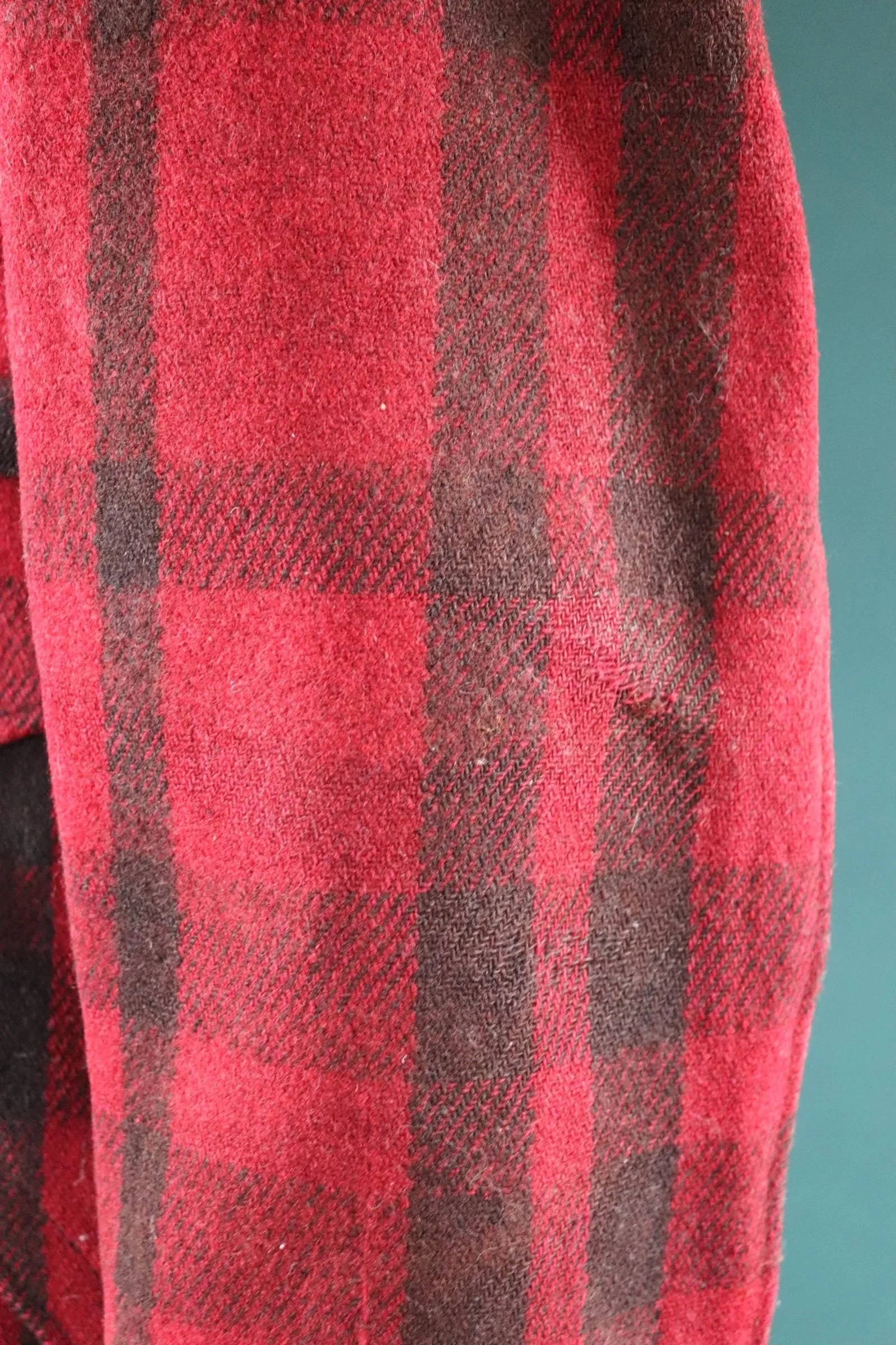 Vintage 1930s 40s wool workwear jacket - red black buffalo plaid - JC Penney - hunting mackinaw - 45” chest